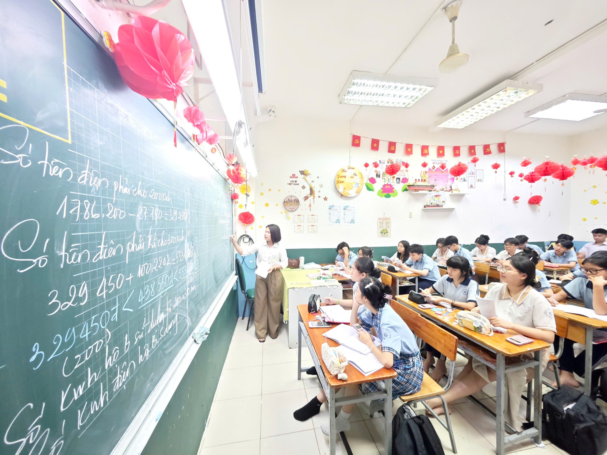 Miễn học phí 2 buổi/ngày: Đề xuất giải pháp thực hiện - Ảnh 1.