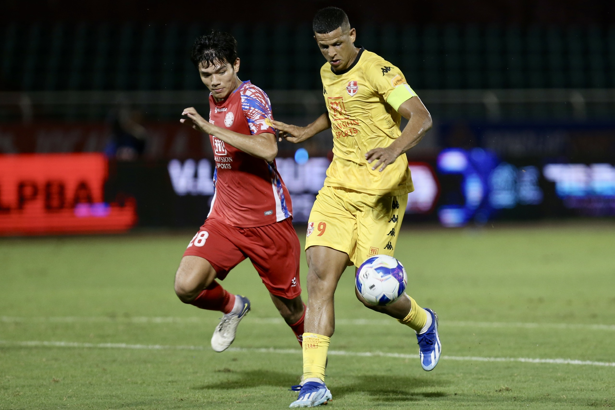 V-League: Ngoại binh CLB Hải Phòng khiến HLV Chu Đình Nghiêm sững sờ và cái kết V-League: Ngoại binh CLB Hải Phòng khiến HLV Chu Đình Nghiêm sững sờ và cái kết