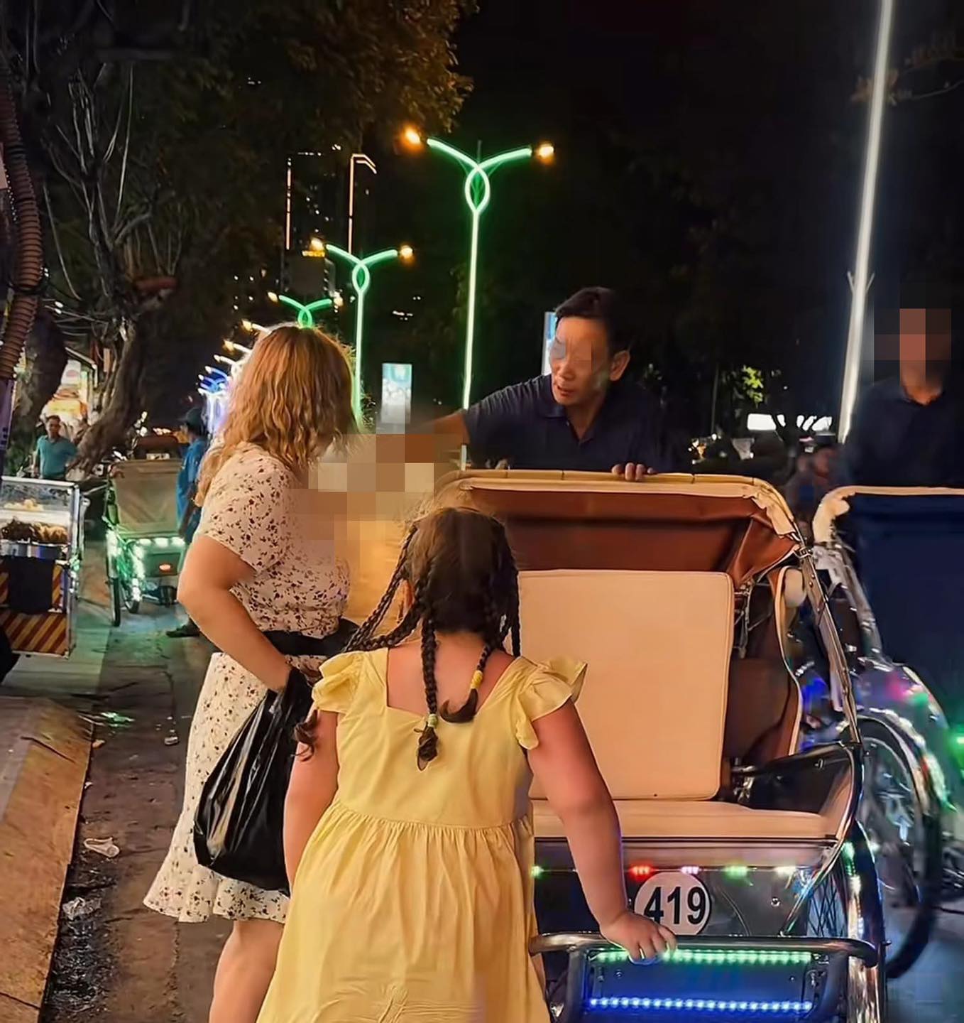 L&yacute; do t&agrave;i xế x&iacute;ch l&ocirc; 'giật tiền' từ tay du kh&aacute;ch ở Nha Trang - Ảnh 1.