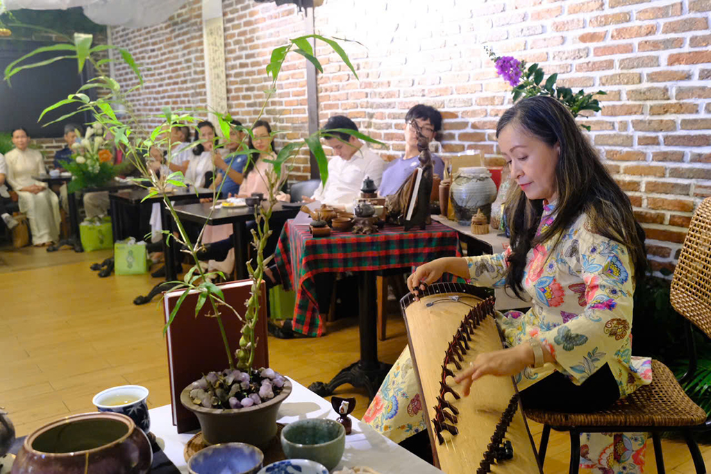 Uống trà đi: Khám phá đam mê trà và tình người qua những chén trà nghĩa tình - Ảnh 2.