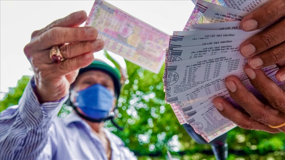 Vé số miền Nam tăng doanh số phát hành lên 420 tỉ đồng/ngày- Ảnh 2. Vé số miền Nam tăng doanh số phát hành lên 420 tỉ đồng/ngày- Ảnh 2.