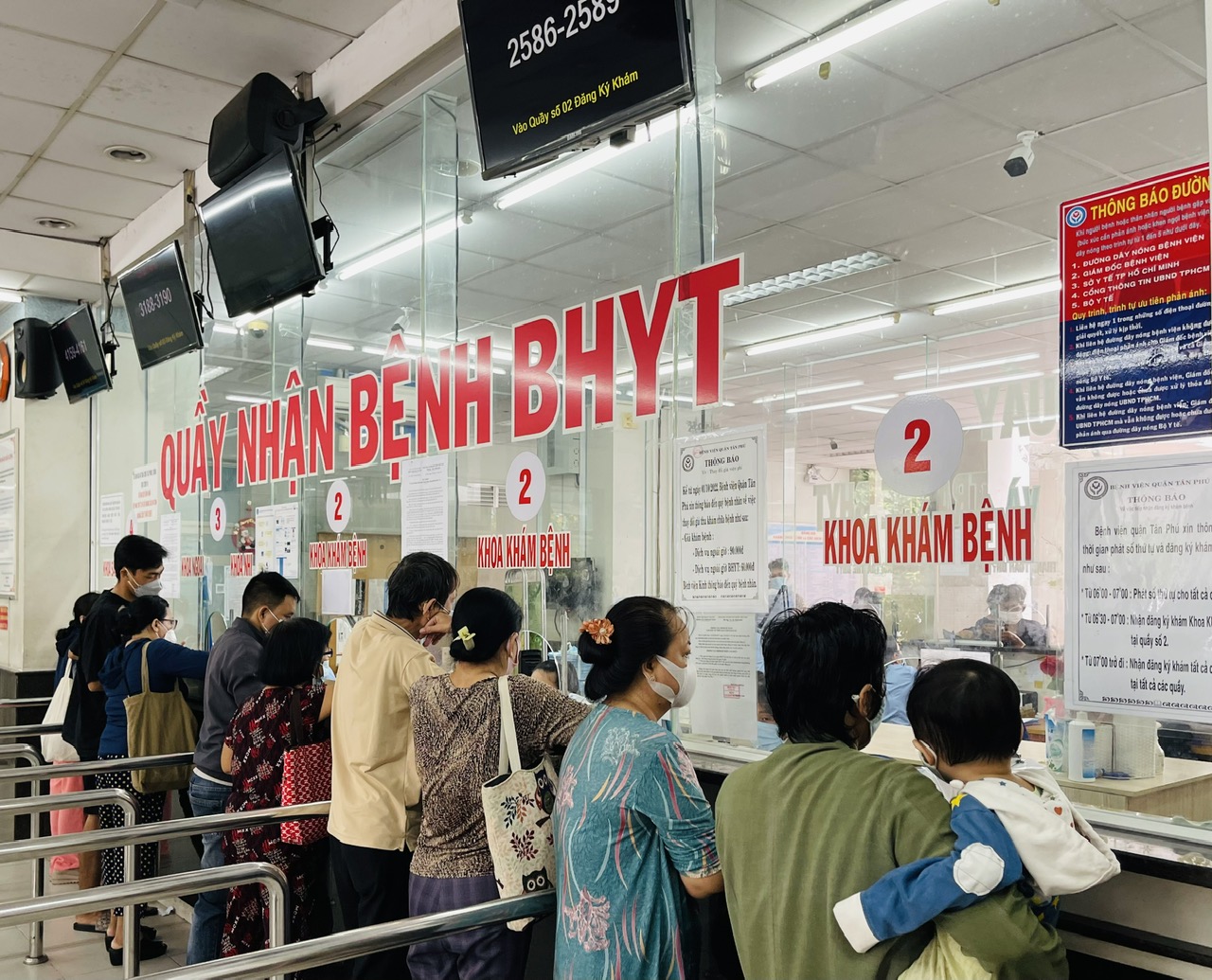 Từ ngày 1.6 dừng cấp thẻ bảo hiểm y tế, người dân đi khám bệnh ra sao? - Ảnh 2.