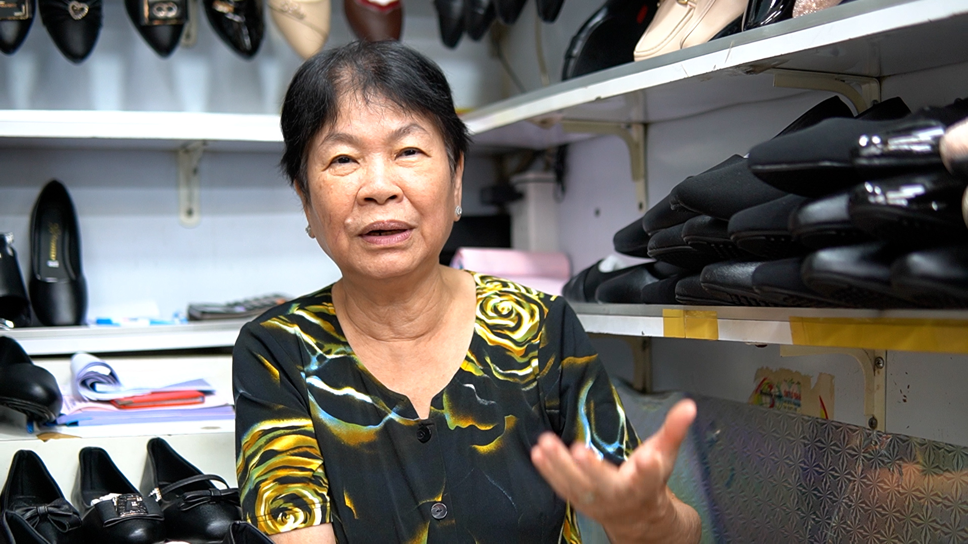 Bỏ thuế khoán, U.80 bắt đầu học dùng máy tính tiền, xuất hóa đơn - Ảnh 2.