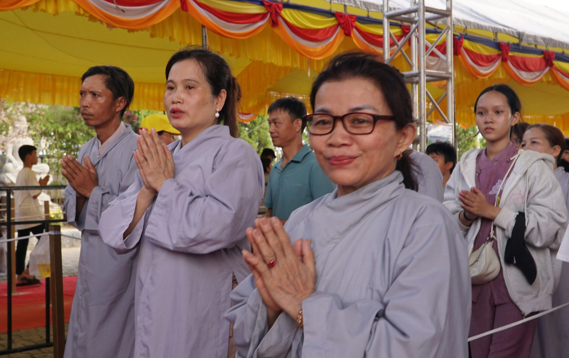 Phật tử nước ngoài về chùa Quán Thế Âm phụng sự bên xá lợi Phật- Ảnh 4. Phật tử nước ngoài về chùa Quán Thế Âm phụng sự bên xá lợi Phật- Ảnh 4.