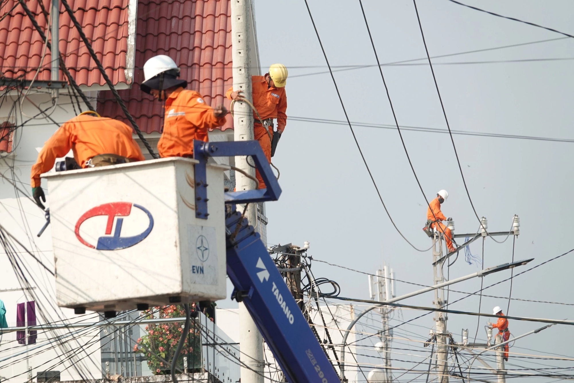 Nhiều hàng hóa đang âm thầm tăng giá- Ảnh 1. Nhiều hàng hóa đang âm thầm tăng giá- Ảnh 1.