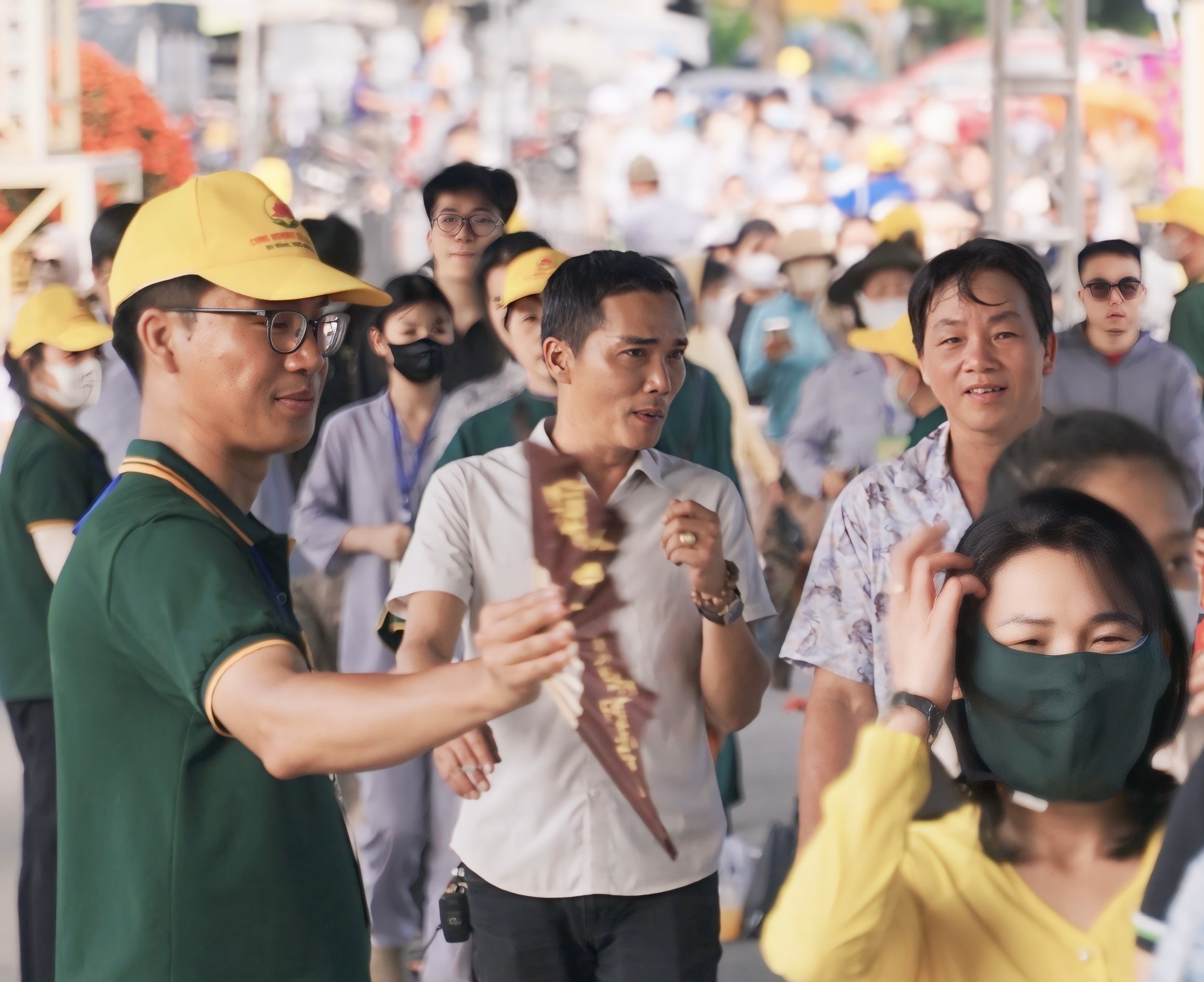 Phật tử nước ngoài về chùa Quán Thế Âm phụng sự bên xá lợi Phật- Ảnh 2. Phật tử nước ngoài về chùa Quán Thế Âm phụng sự bên xá lợi Phật- Ảnh 2.