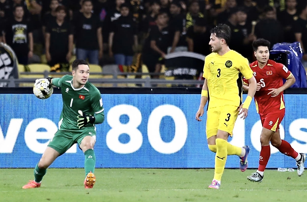 Nguyen Filip さんは、「痛い教訓だ!」というコメントを投稿した後、多くの反響を呼びました。 - 画像 1。 Nguyễn Filip nhận lượng tương tác ‘khủng’ sau dòng cảm thán: Bài học xương máu!- Ảnh 1.