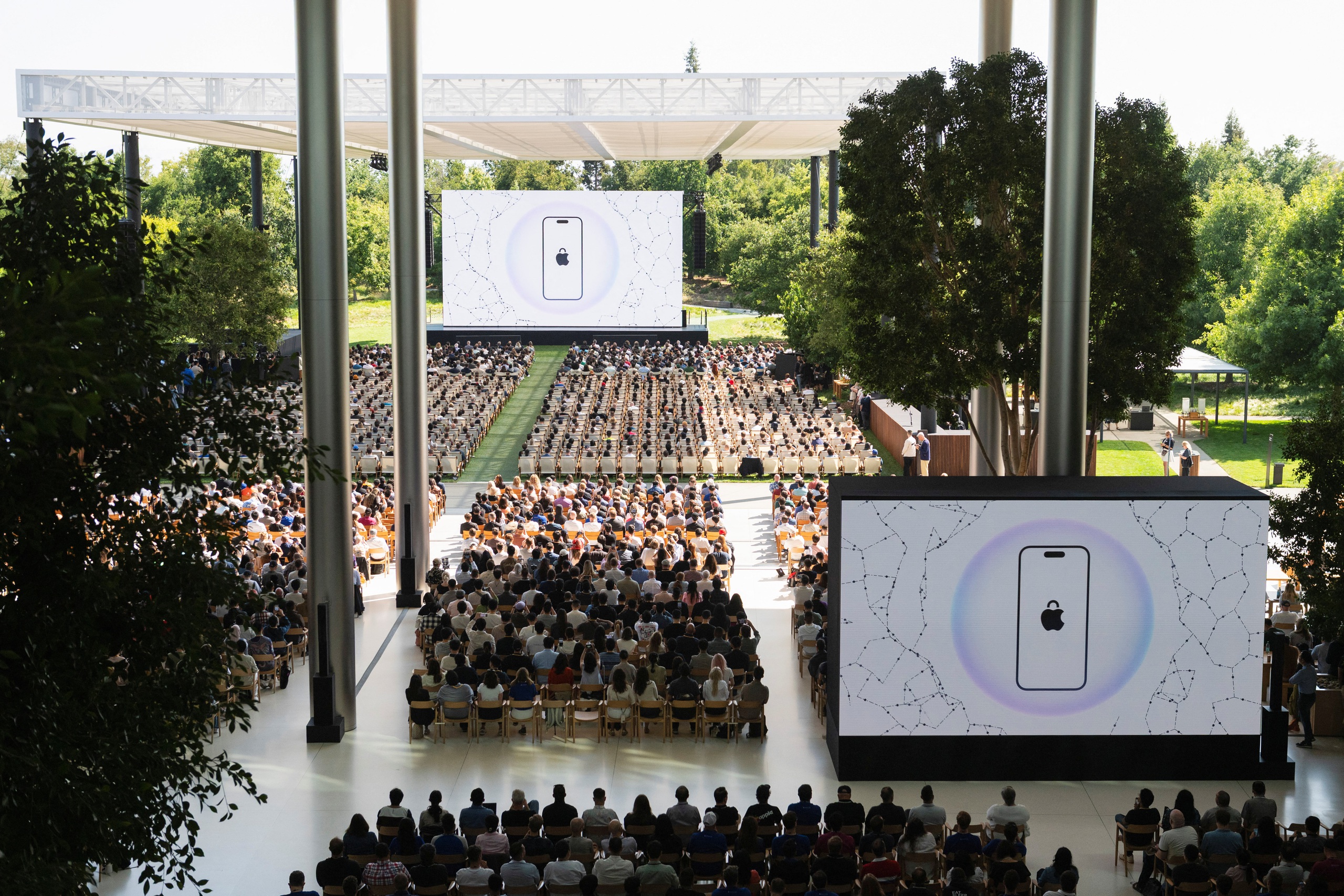Apple lột xác thiết kế với Liquid Glass, nâng cấp AI cho iOS 26 Apple lột xác thiết kế với Liquid Glass, nâng cấp AI cho iOS 26