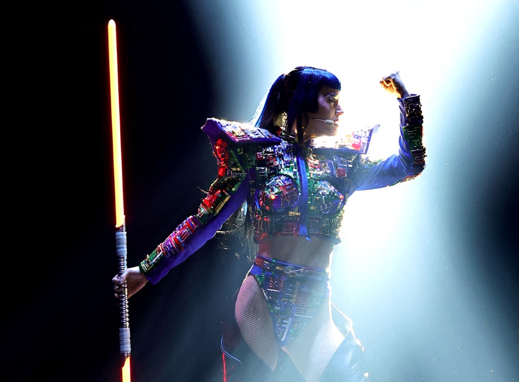 Katy Perry bị fan cuồng quấy rối- Ảnh 1. Katy Perry bị fan cuồng quấy rối- Ảnh 1.