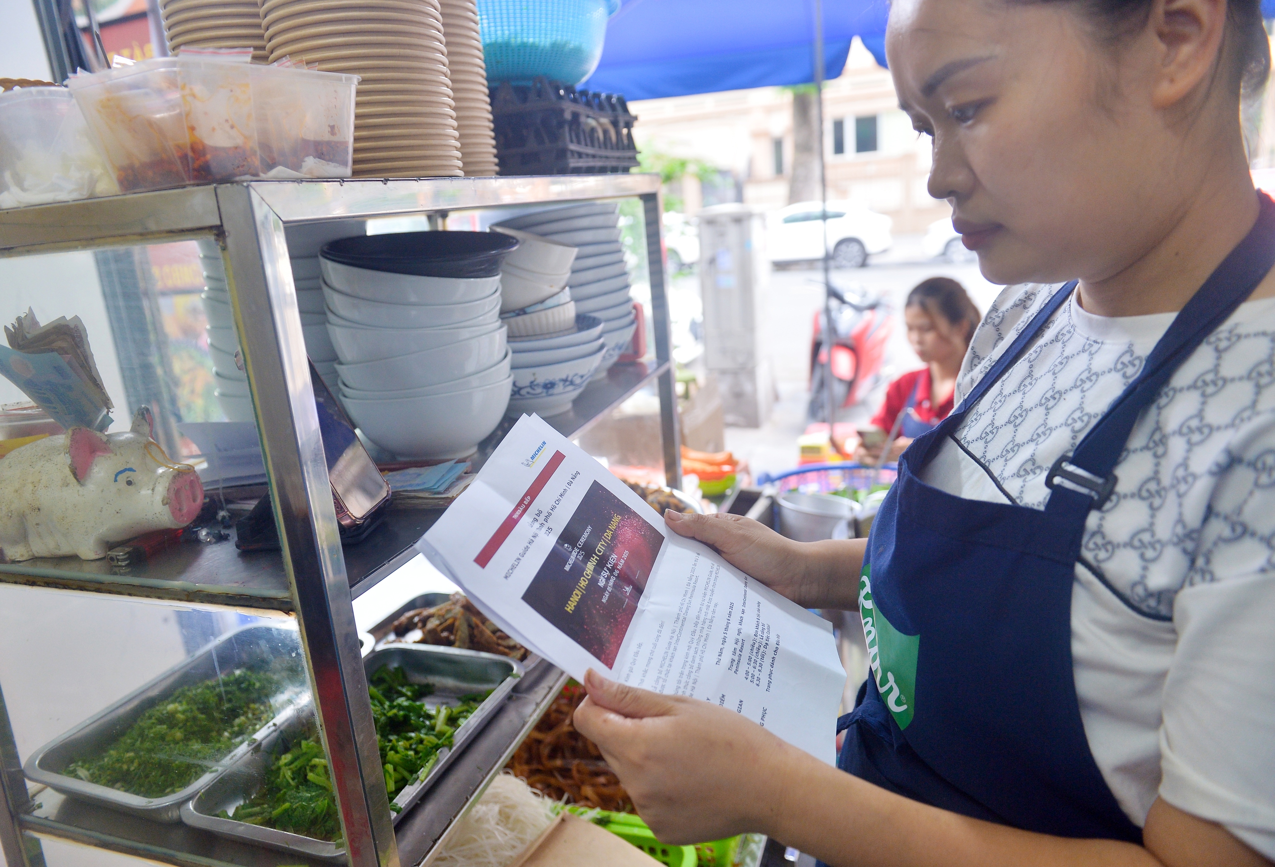 Chủ quán canh cá rô Hưng Yên được Michelin vinh danh: 'Tôi ngỡ là... lừa đảo'- Ảnh 2. Chủ quán canh cá rô Hưng Yên được Michelin vinh danh: 'Tôi ngỡ là... lừa đảo'- Ảnh 2.