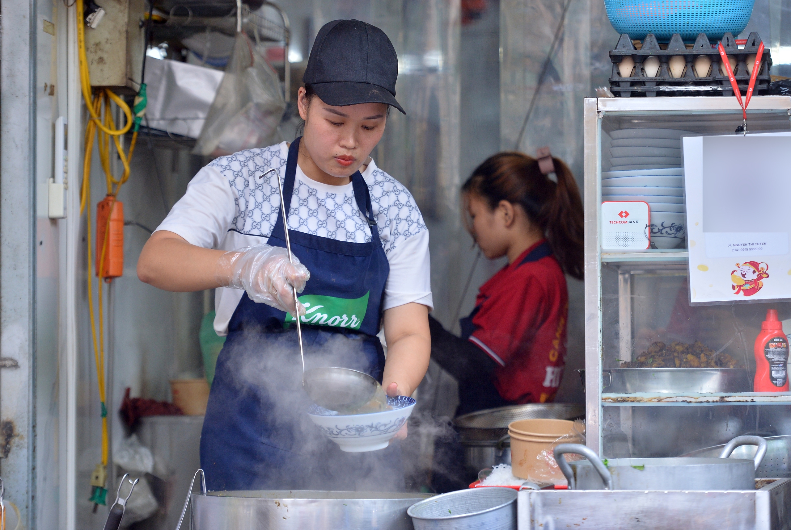Chủ quán canh cá rô Hưng Yên được Michelin vinh danh: 'Tôi ngỡ là... lừa đảo'- Ảnh 3. Chủ quán canh cá rô Hưng Yên được Michelin vinh danh: 'Tôi ngỡ là... lừa đảo'- Ảnh 3.