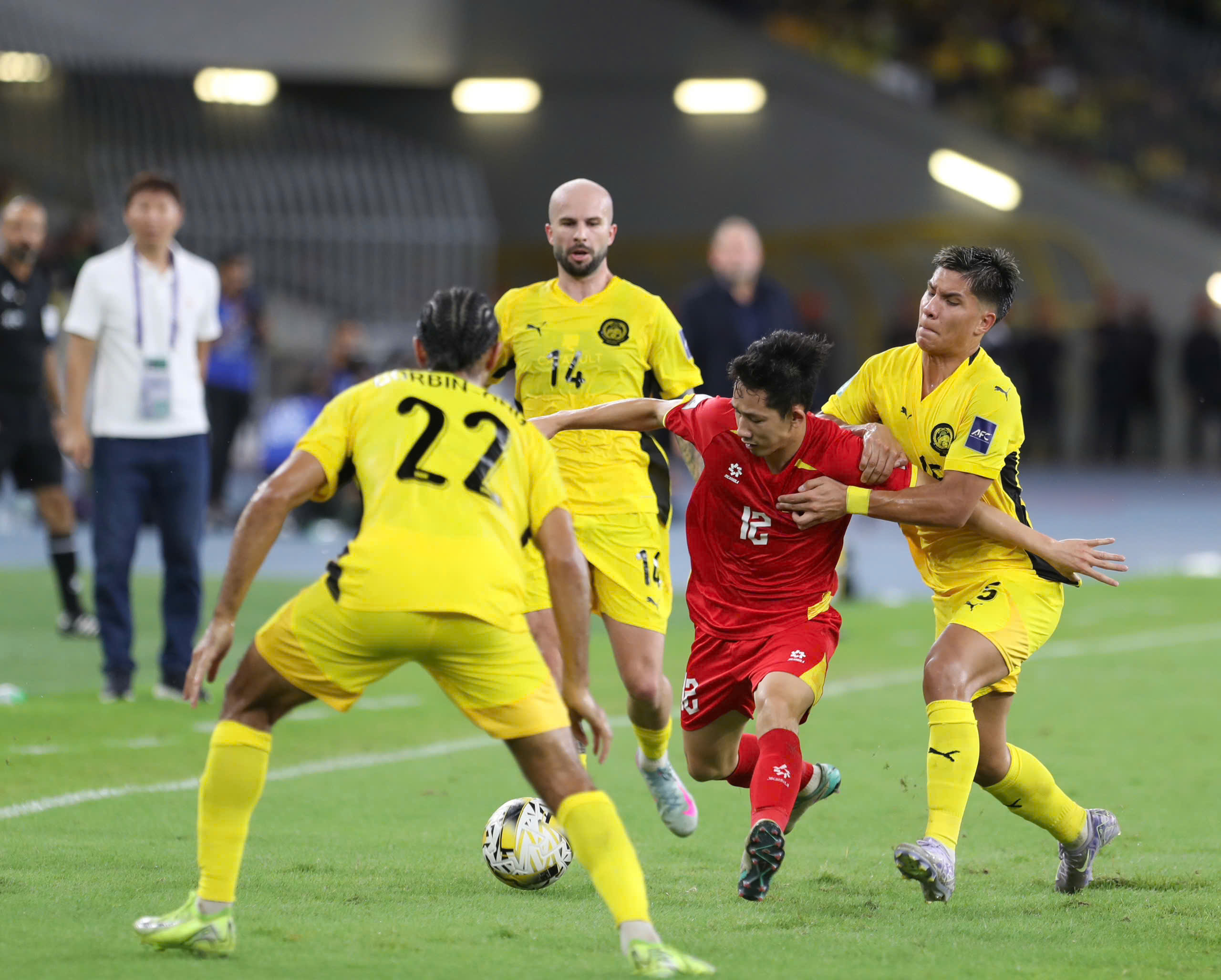 Bảng xếp hạng v&ograve;ng loại Asian Cup mới nhất: Malaysia vững tốp 1, Việt Nam ngậm ng&ugrave;i bị L&agrave;o bắt kịp- Ảnh 1.