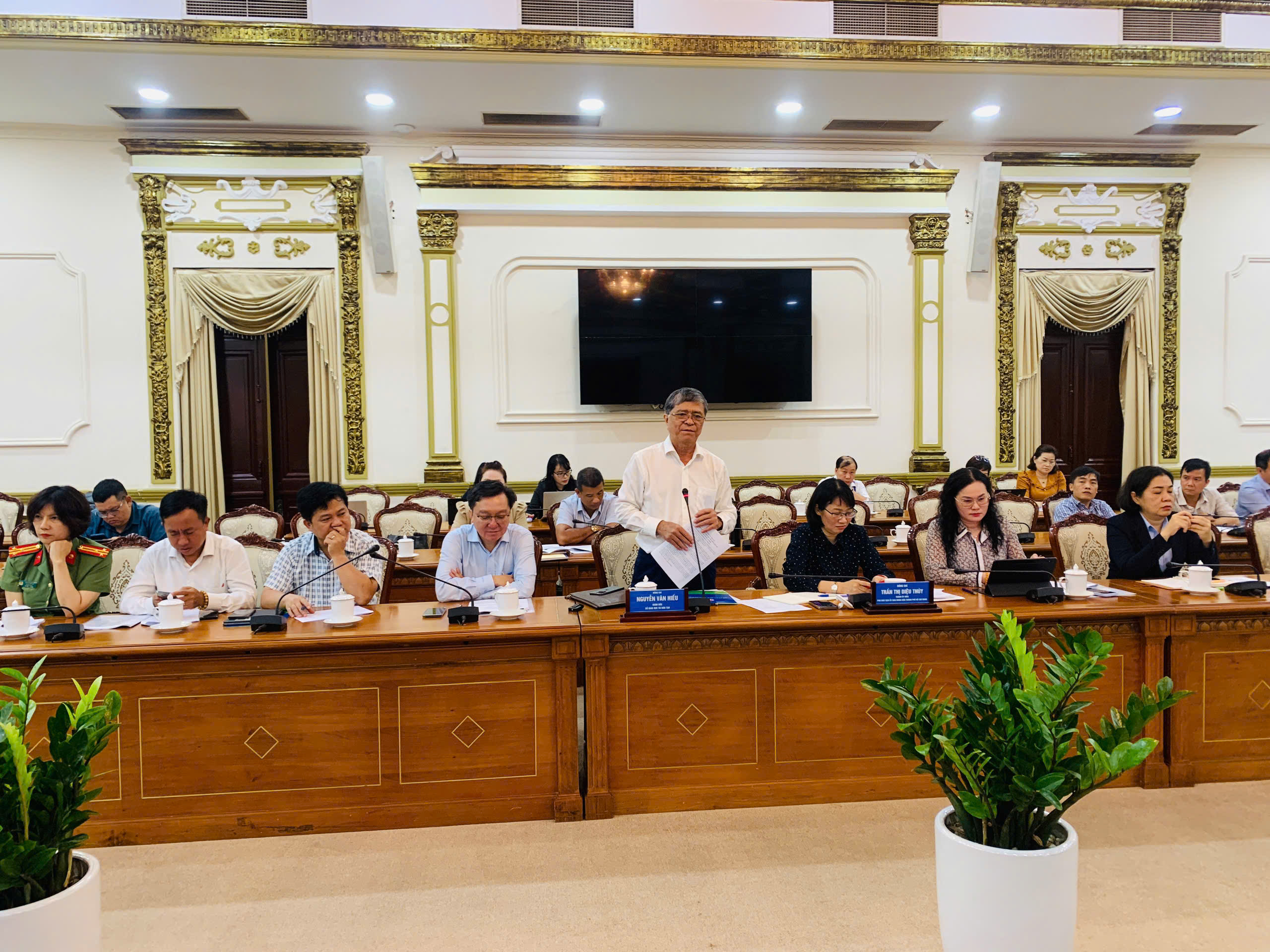 Thứ trưởng Bộ GD-ĐT Phạm Ngọc Thưởng: 'Tôi rất lo việc in sao đề thi tốt nghiệp'- Ảnh 2. Thứ trưởng Bộ GD-ĐT Phạm Ngọc Thưởng: 'Tôi rất lo việc in sao đề thi tốt nghiệp'- Ảnh 2.