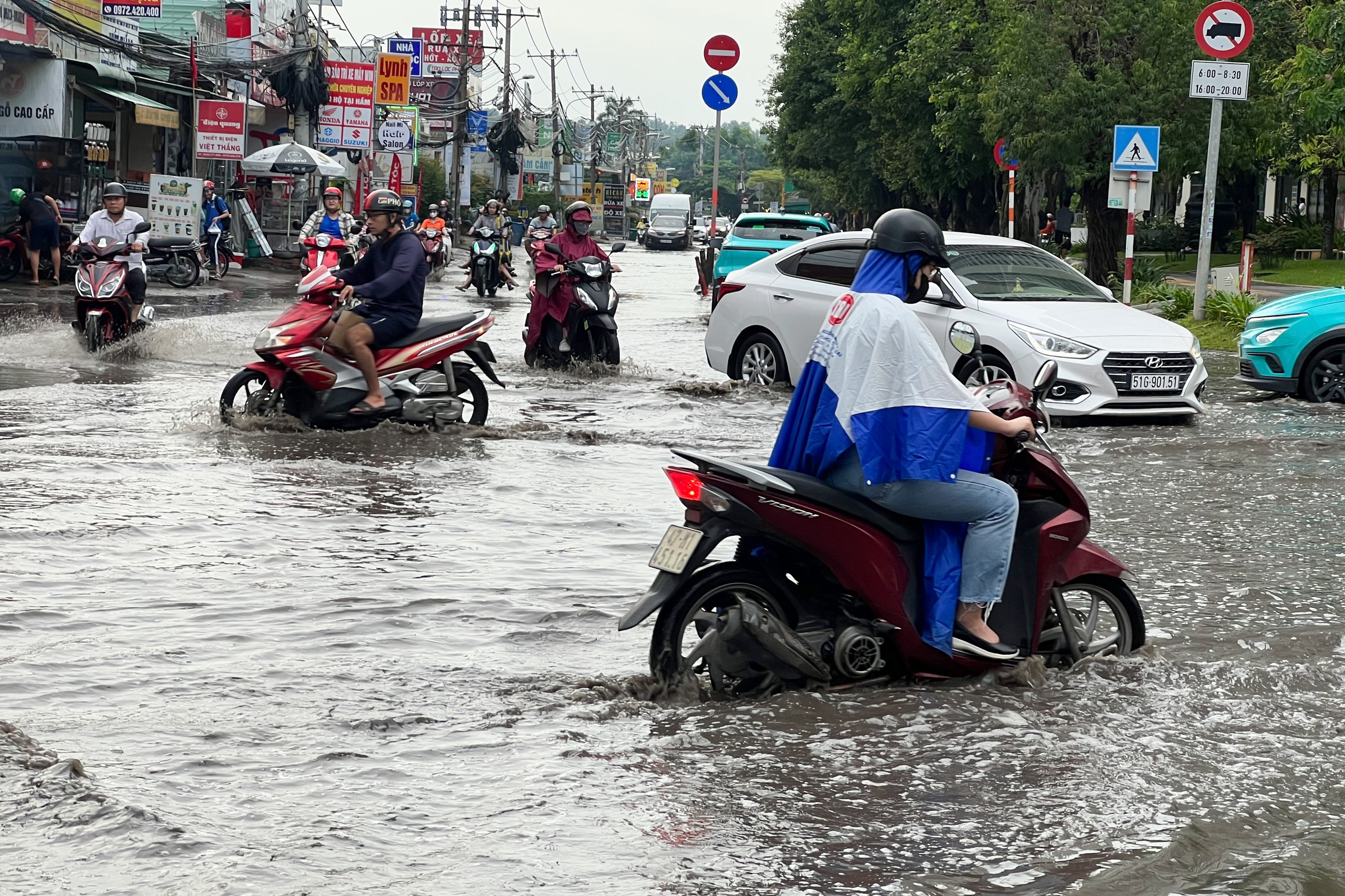 Ngập đường tại TP . Thủ Đức: Tình trạng đáng báo động sau cơn mưa lớn liên tiếp - Ảnh 5.