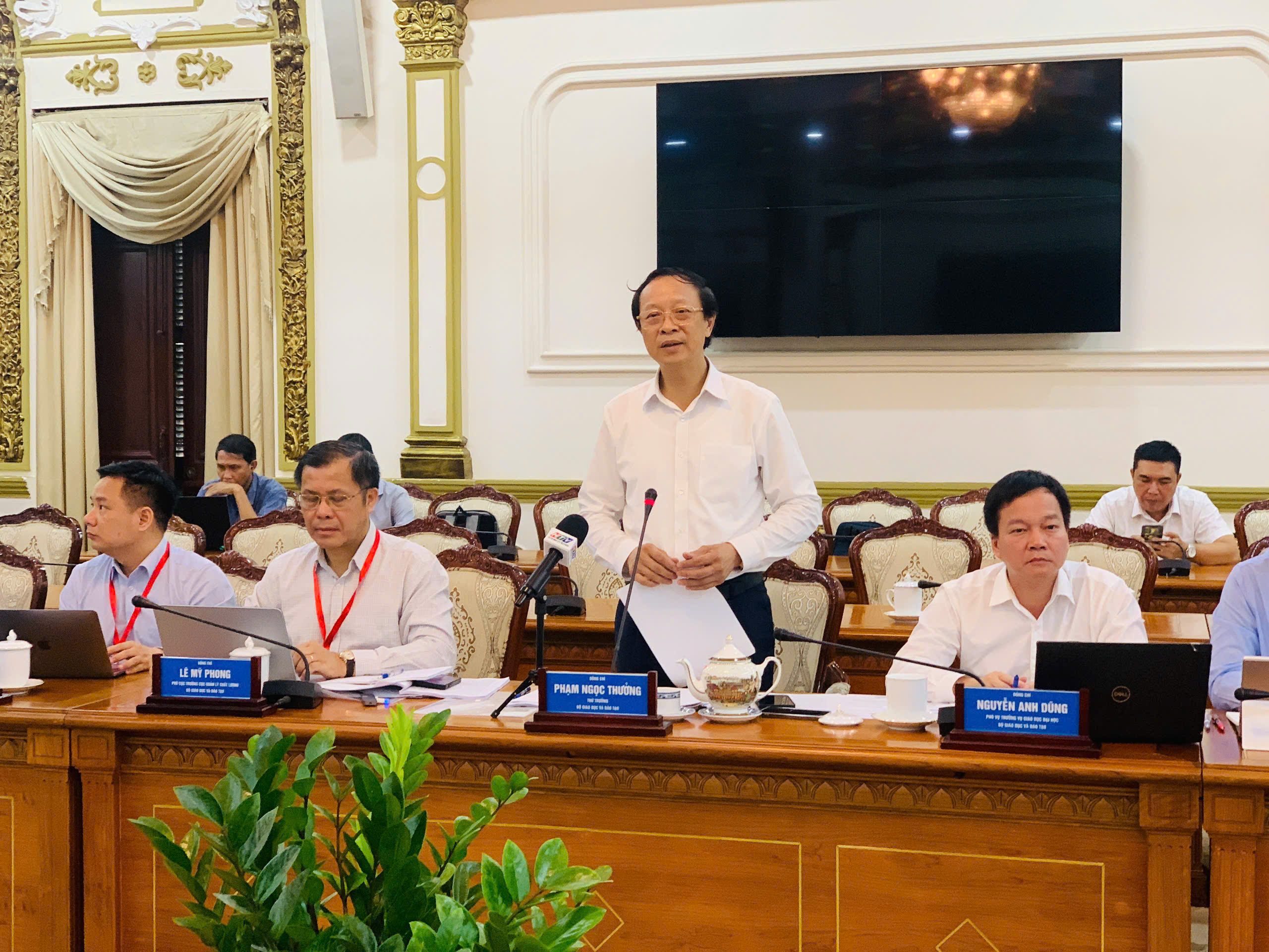 Thứ trưởng Bộ GD-ĐT Phạm Ngọc Thưởng: 'Tôi rất lo việc in sao đề thi tốt nghiệp'- Ảnh 1. Thứ trưởng Bộ GD-ĐT Phạm Ngọc Thưởng: 'Tôi rất lo việc in sao đề thi tốt nghiệp'- Ảnh 1.