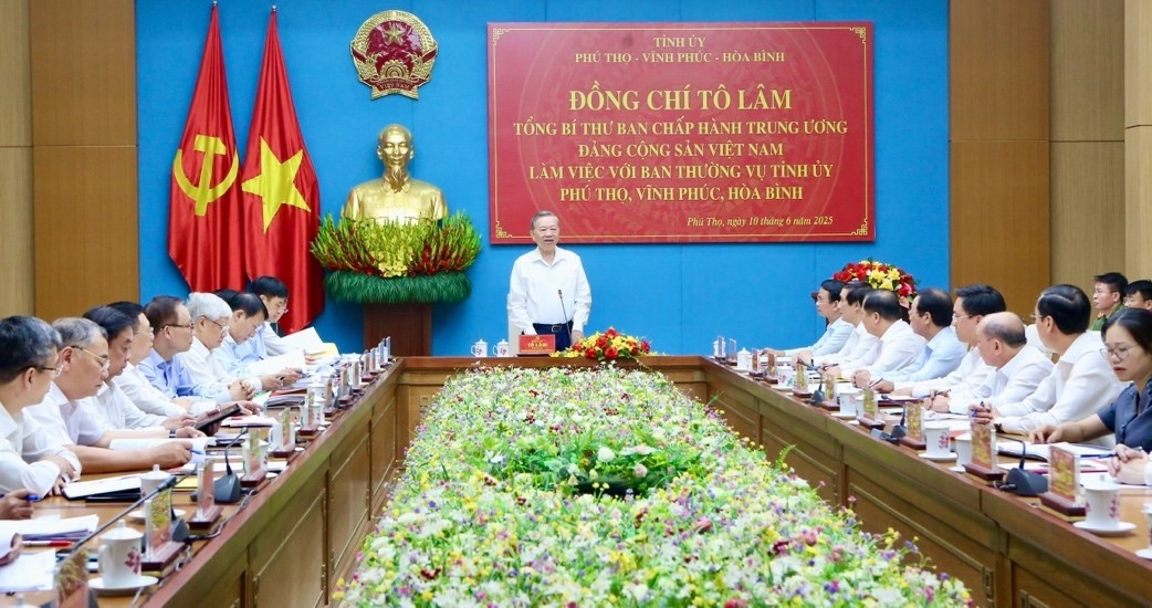 Tổng Bí thư: Hợp nhất Phú Thọ, Vĩnh Phúc và Hòa Bình là ‘bước ngoặt chiến lược’ Tổng Bí thư: Hợp nhất Phú Thọ, Vĩnh Phúc và Hòa Bình là ‘bước ngoặt chiến lược’