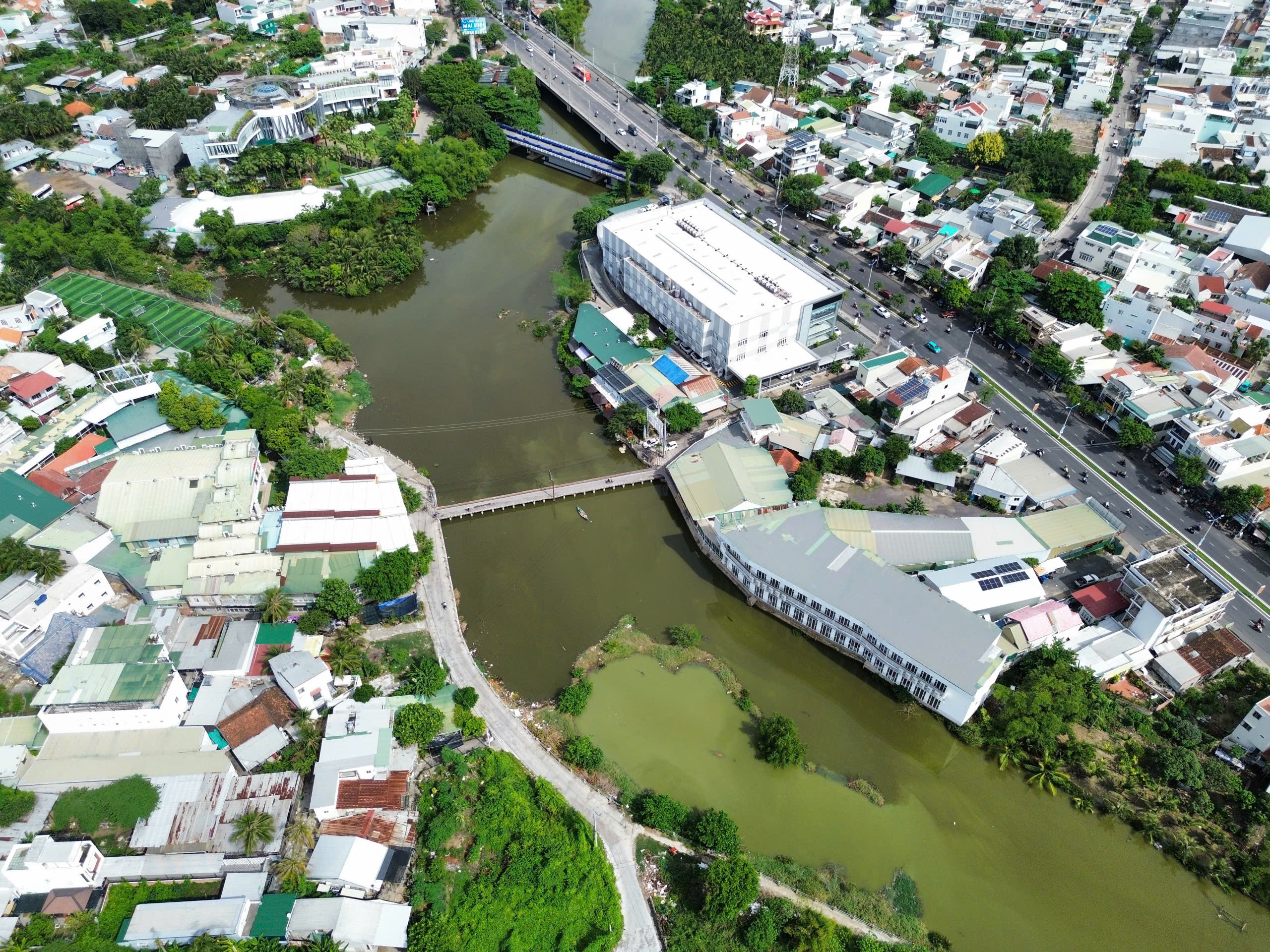 Khánh hòa quyết tâm chấm dứt ô nhiễm sông Quán Trường để bảo vệ môi trường - Ảnh 1. Khánh hòa quyết tâm chấm dứt ô nhiễm sông Quán Trường để bảo vệ môi trường - Ảnh 1.