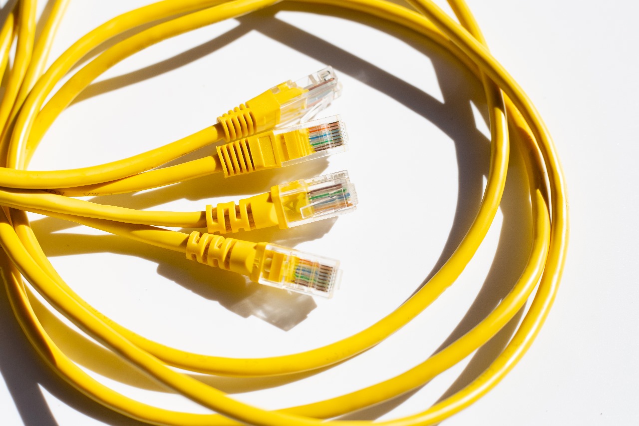 Tại sao một số cáp Ethernet có màu vàng? - Ảnh 1.