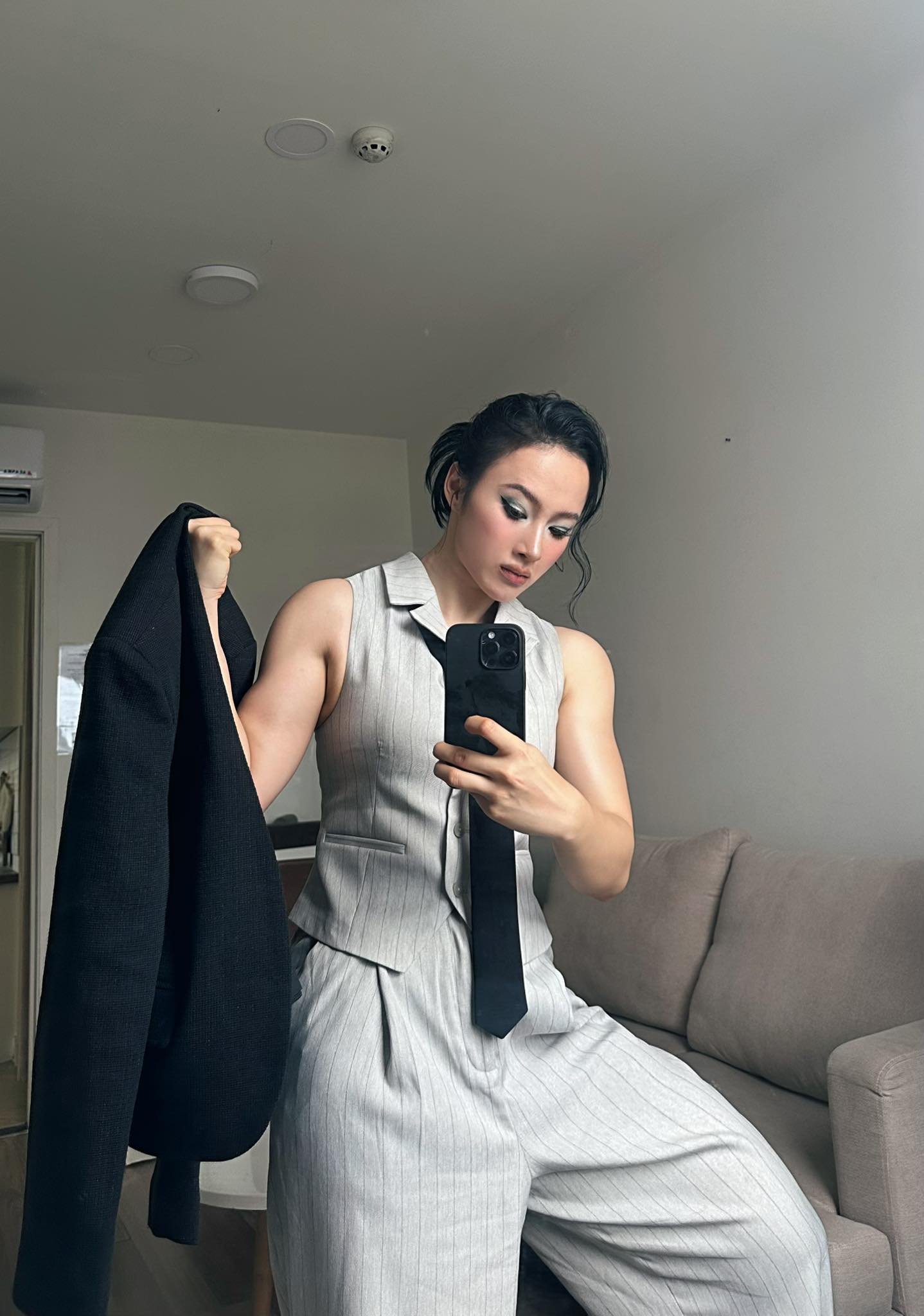 Hình ảnh Angela Phương Trinh khoe cơ bắp cuồn cuộn gây sốt mạng xã hội - Ảnh 2.