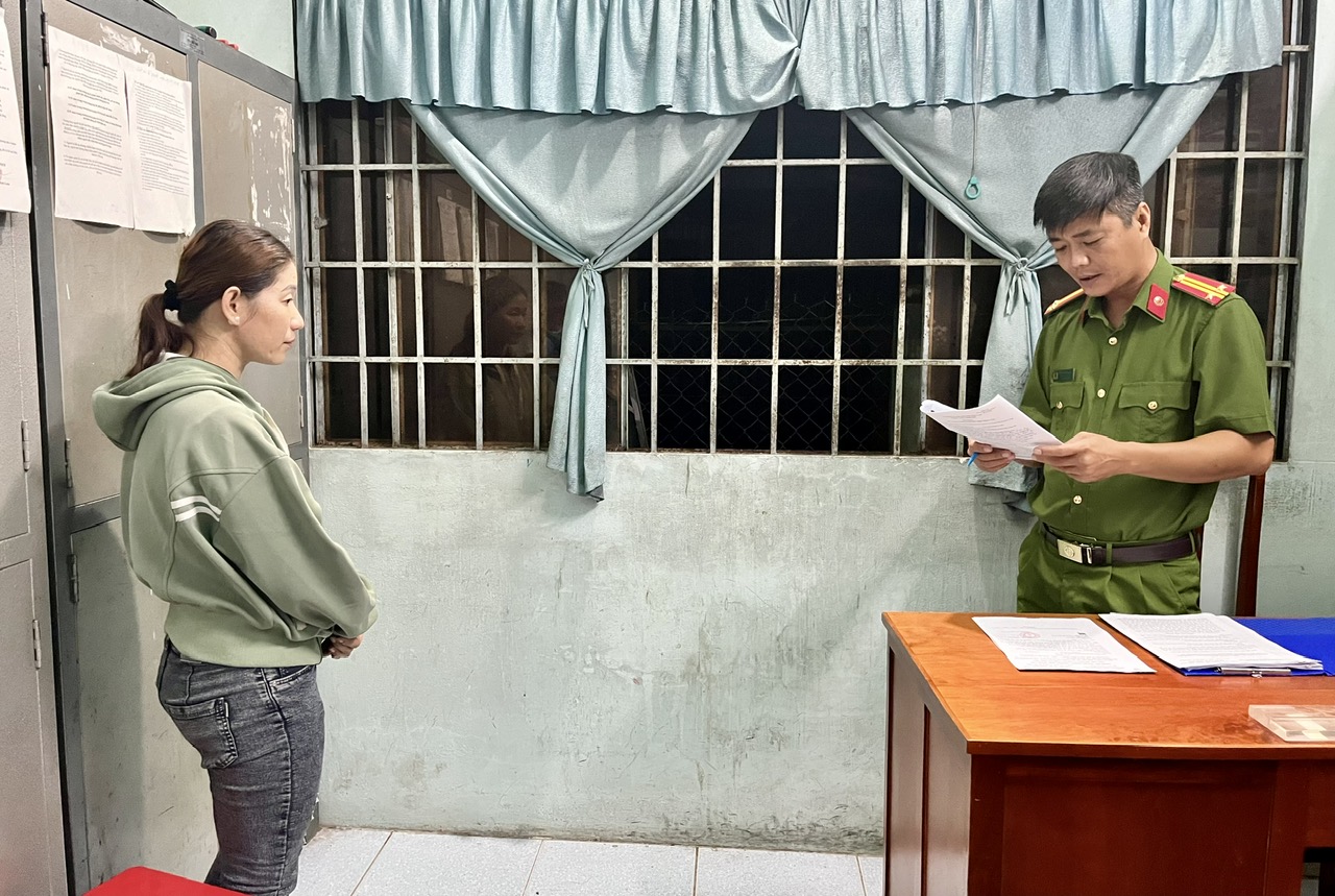 Mâu thuẫn việc dẫn chó đi vệ sinh, người phụ nữ bị đánh tử vong - Ảnh 1.