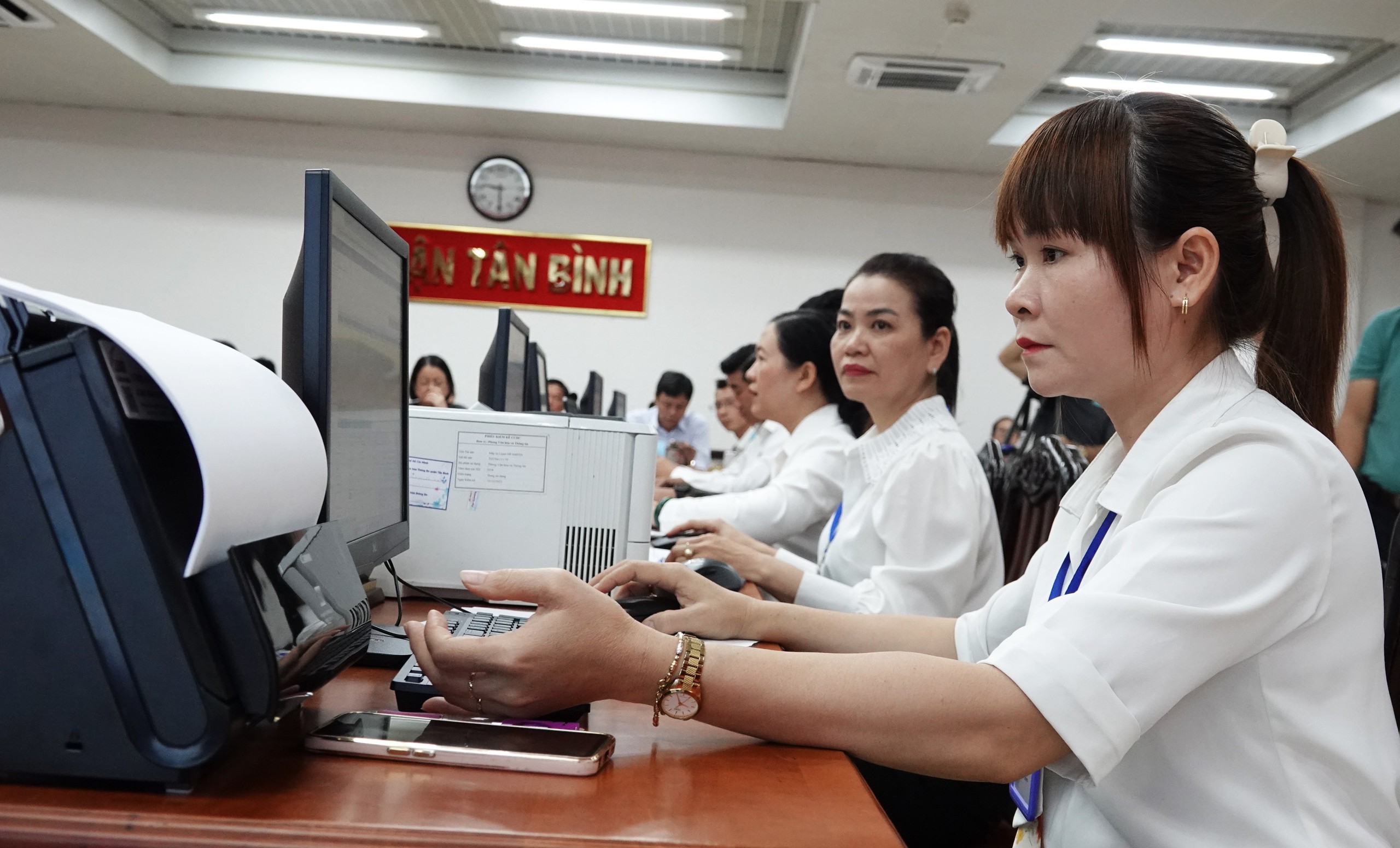 Thành ủy TP.HCM lập 10 tổ công tác giám sát vận hành thử phường, xã mới - Ảnh 1.
