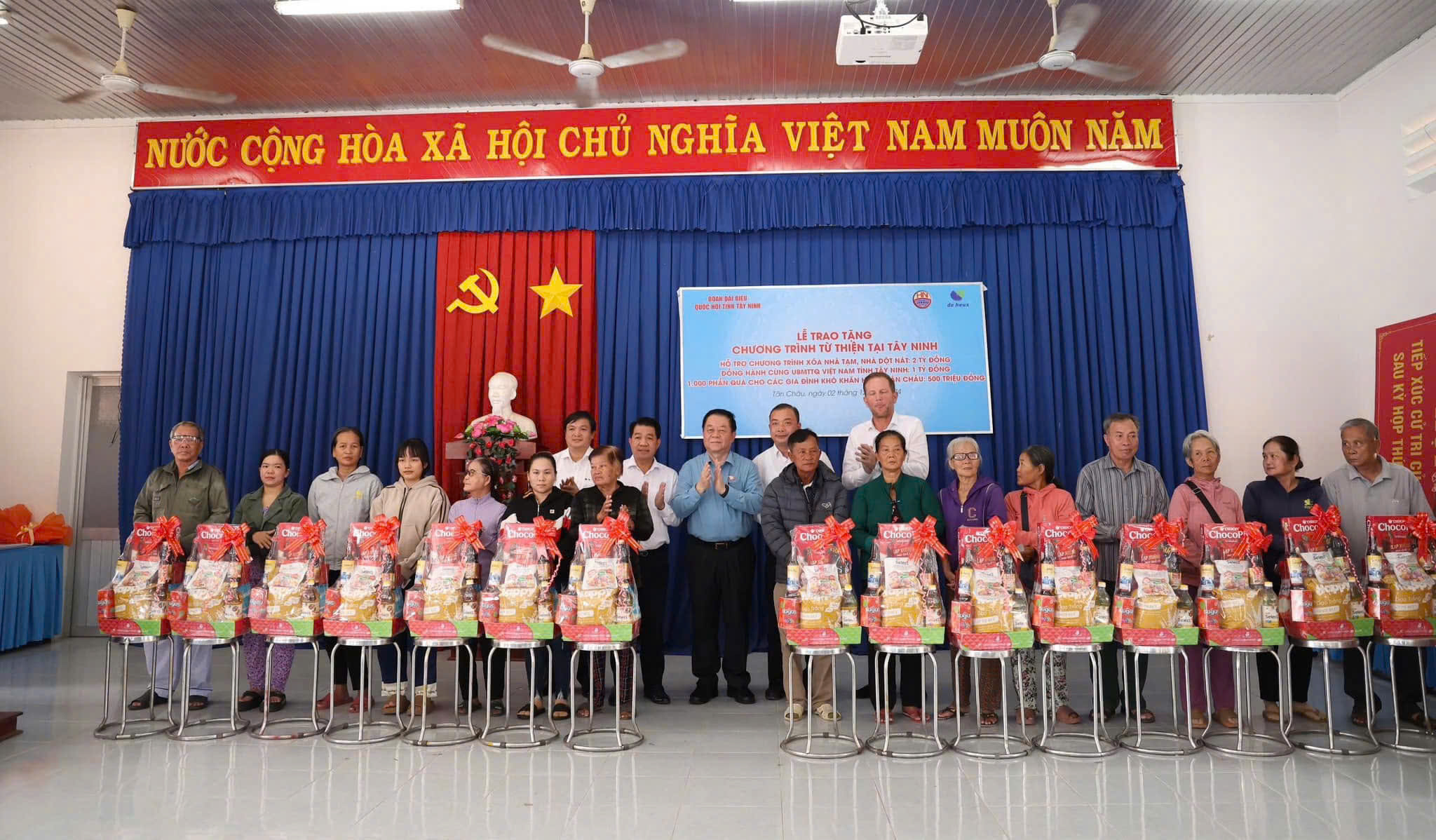 Tây Ninh thần tốc xóa sổ nhà dột nát: Quyết tâm chính trị, sức mạnh lòng dân - Ảnh 1.