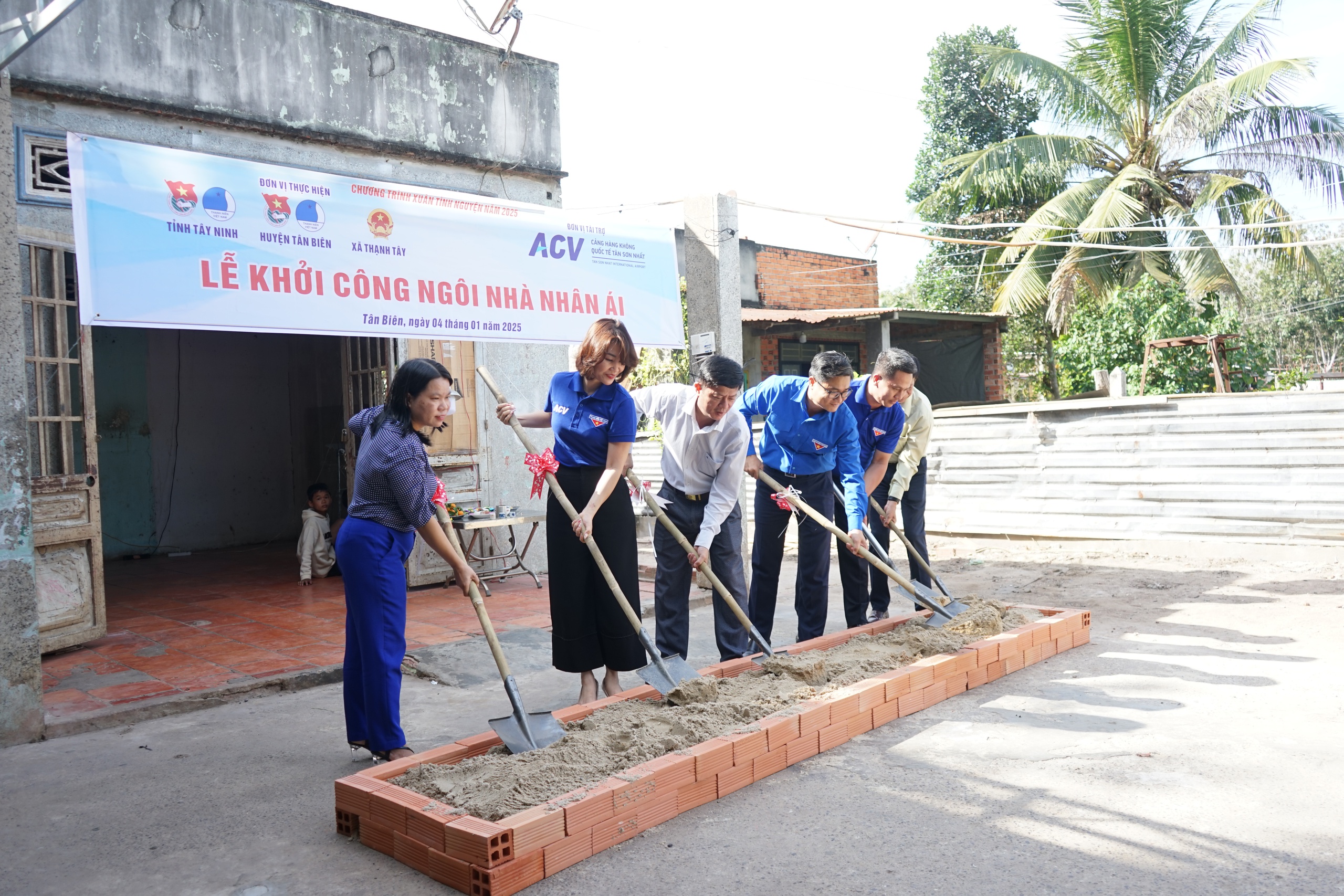 Tây Ninh thần tốc xóa sổ nhà dột nát: Quyết tâm chính trị, sức mạnh lòng dân - Ảnh 3.