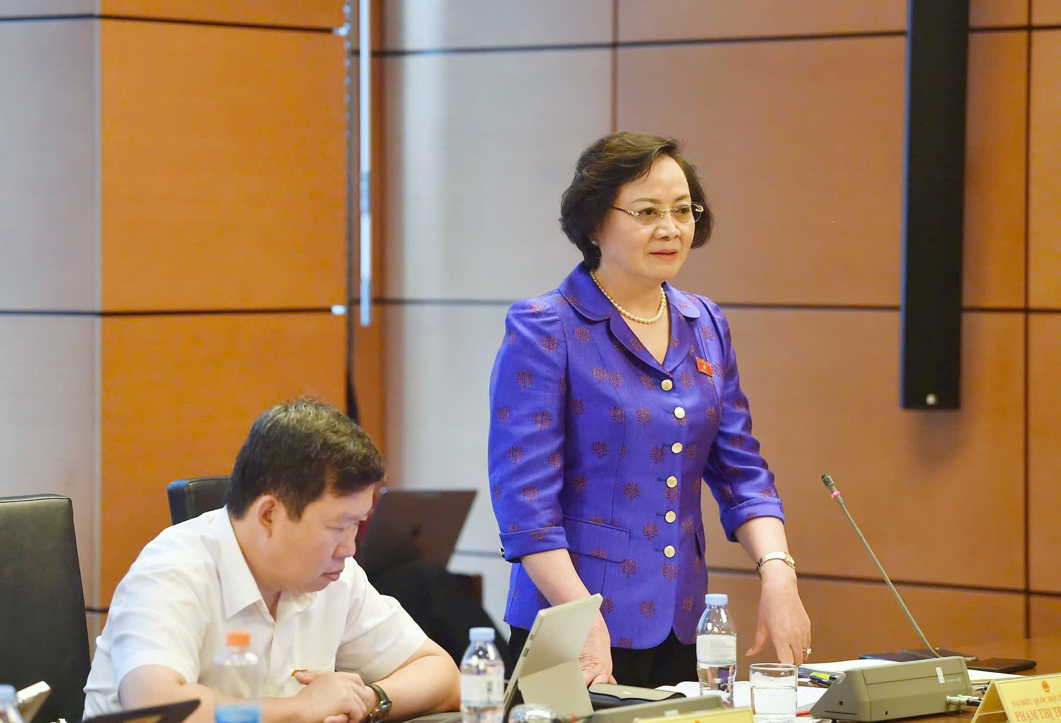 Các tỉnh 'bí' trong bổ nhiệm cán bộ, Bộ trưởng Nội vụ nói gì?- Ảnh 1. Các tỉnh 'bí' trong bổ nhiệm cán bộ, Bộ trưởng Nội vụ nói gì?- Ảnh 1.