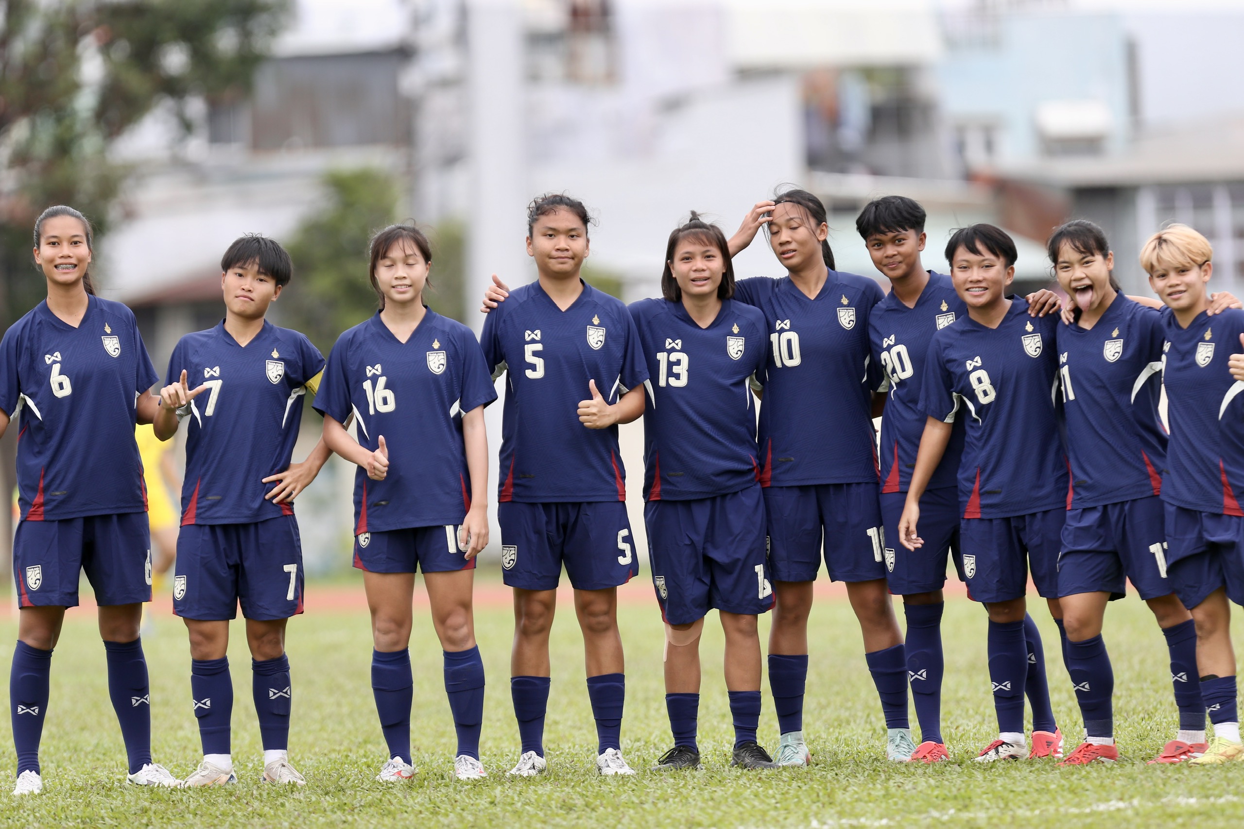 U.19 Việt Nam, Thái Lan cùng thắng cực đậm ở giải nữ Đông Nam Á: Chủ nhà chắc ngôi đầu bảng- Ảnh 6. U.19 Việt Nam, Thái Lan cùng thắng cực đậm ở giải nữ Đông Nam Á: Chủ nhà chắc ngôi đầu bảng- Ảnh 6.