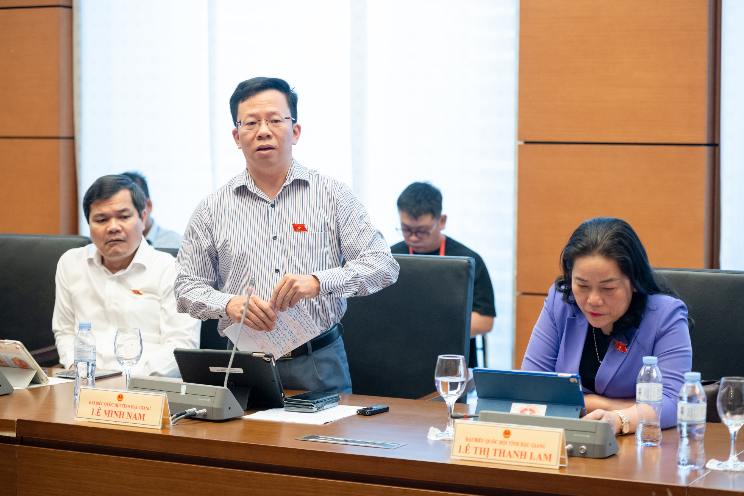 Đề xuất tăng lương cho cán bộ sau khi sáp nhập tỉnh, xã - Ảnh 2.