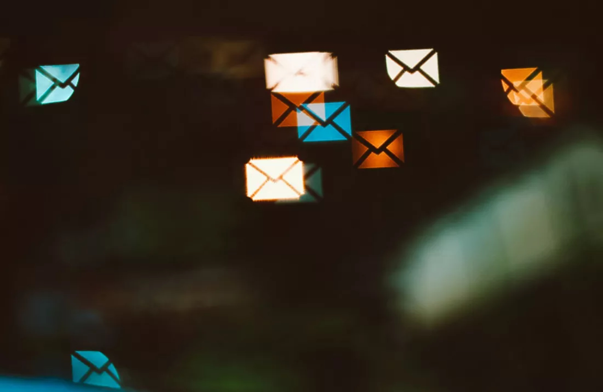 Người dùng email nhận thông báo khẩn - Ảnh 1.