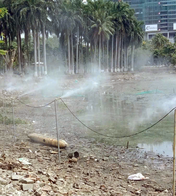 Cận cảnh hút cạn nước, nạo vét hồ lớn nhất trung tâm Đà Nẵng - Ảnh 3.