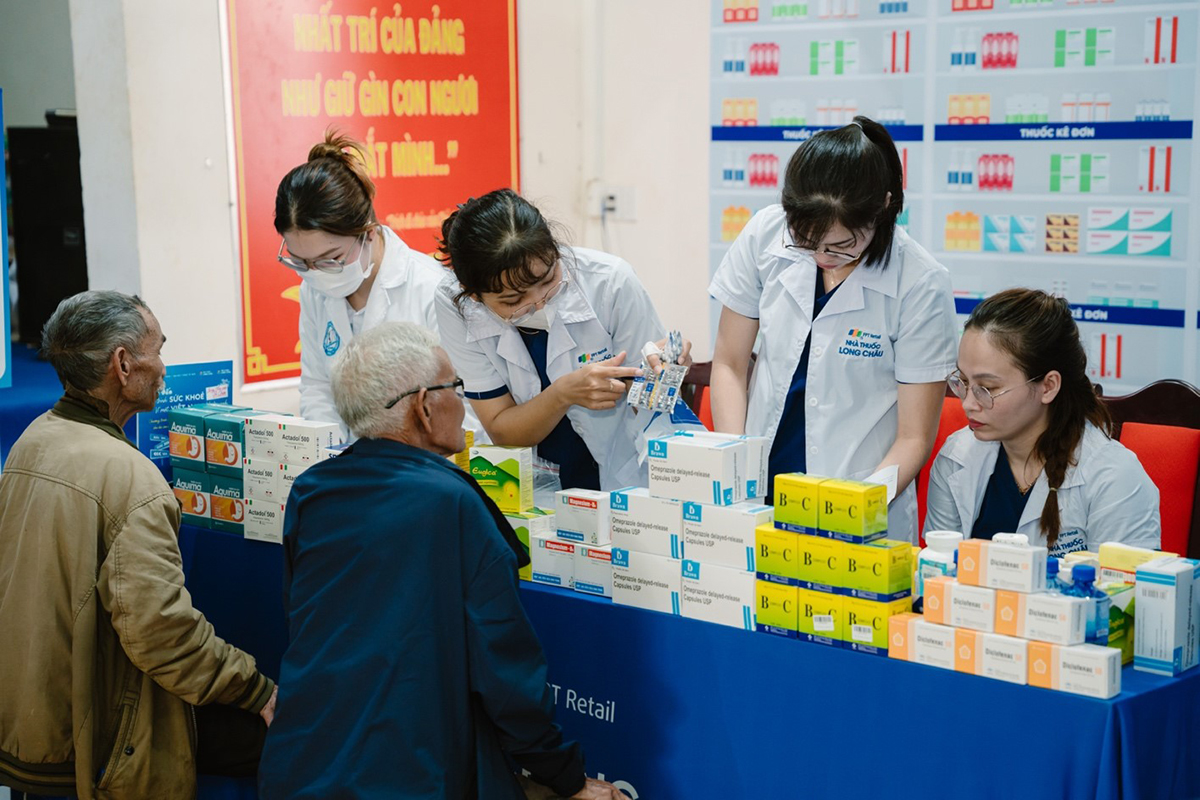 Long Châu, ĐH Y Dược TP.HCM khởi động hành trình vì sức khỏe cộng đồng- Ảnh 3. Long Châu, ĐH Y Dược TP.HCM khởi động hành trình vì sức khỏe cộng đồng- Ảnh 3.