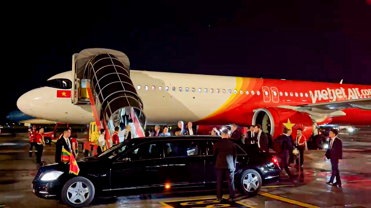 Tổng thống Litva đến Hà Nội trên chuyên cơ Vietjet- Ảnh 2. Tổng thống Litva đến Hà Nội trên chuyên cơ Vietjet - Ảnh 2.