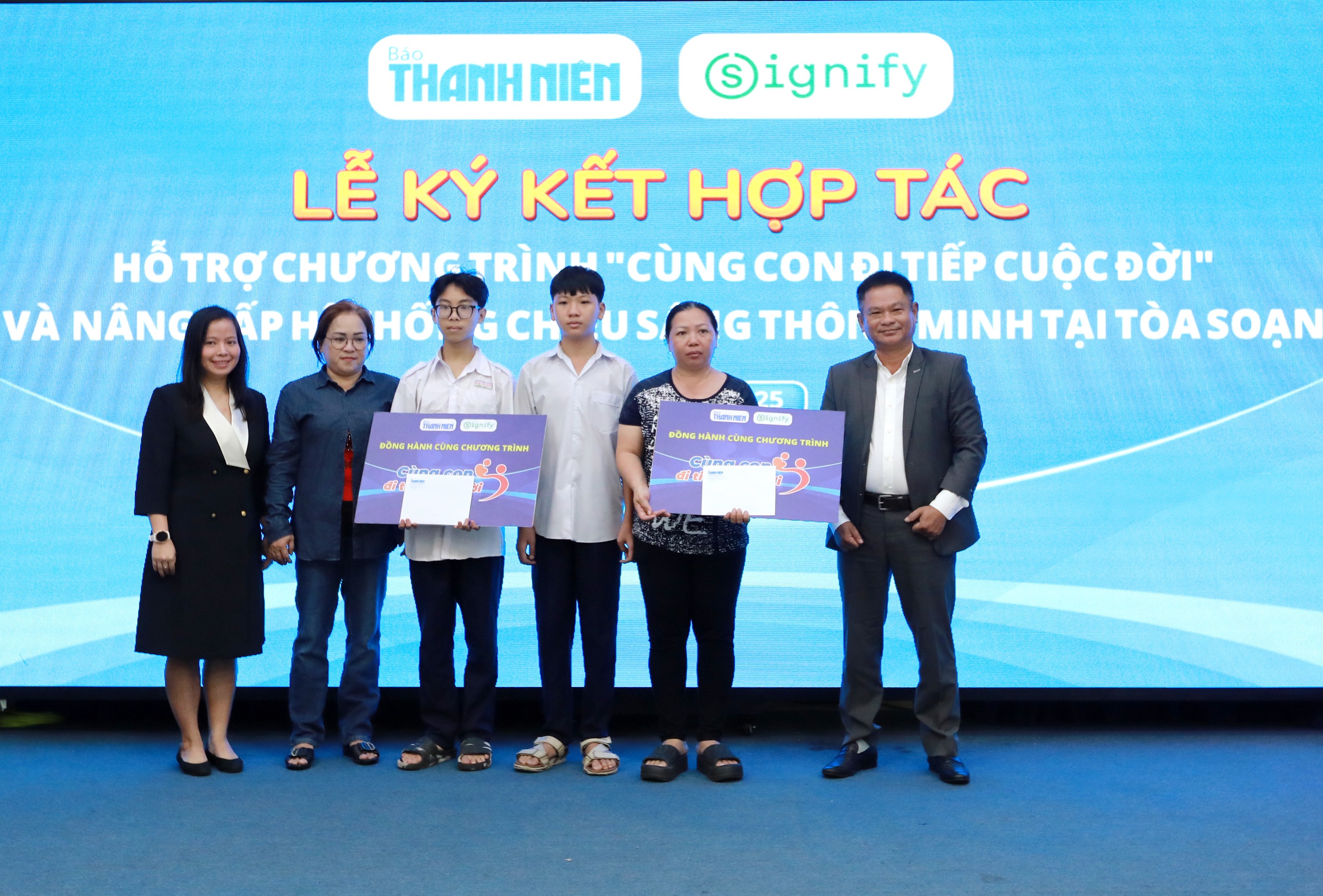 Báo Thanh Niên và Signify Việt Nam hợp tác vì cộng đồng và môi trường bền vững- Ảnh 2. Báo Thanh Niên và Signify Việt Nam hợp tác vì cộng đồng và môi trường bền vững- Ảnh 2.