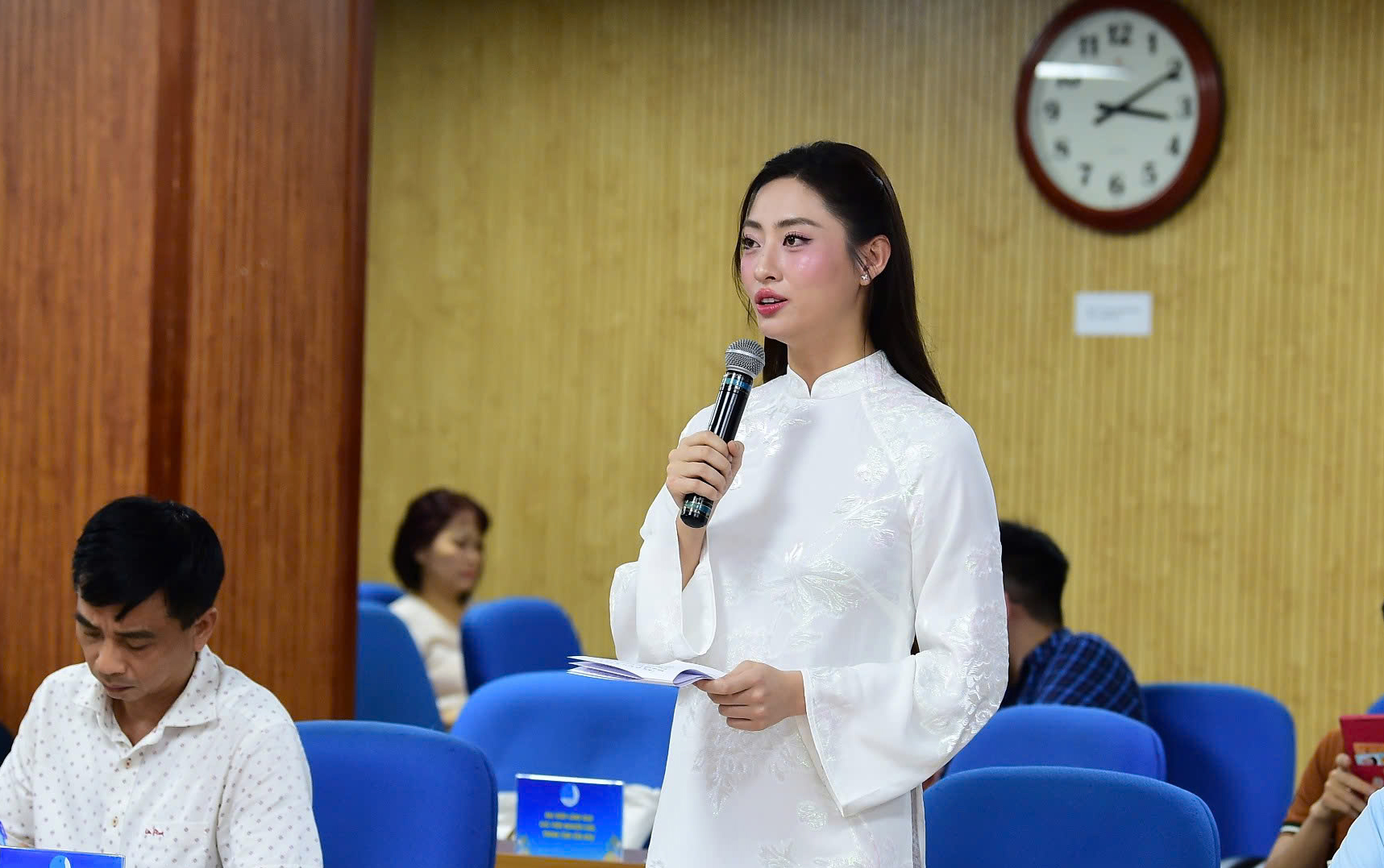 Giới trẻ Việt Nam cùng bảo tồn văn hóa truyền thống trong thời đại công nghệ AI - Ảnh 4. Giới trẻ Việt Nam cùng bảo tồn văn hóa truyền thống trong thời đại công nghệ AI - Ảnh 4.