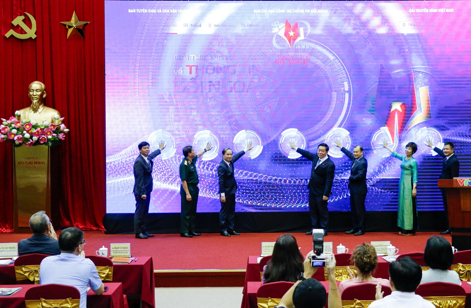 Mỗi người dân trở thành ‘đại sứ’ giới thiệu Việt Nam ra thế giới Mỗi người dân trở thành ‘đại sứ’ giới thiệu Việt Nam ra thế giới