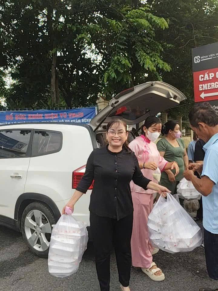 Chia bớt khó khăn cho người bệnh - Ảnh 1.