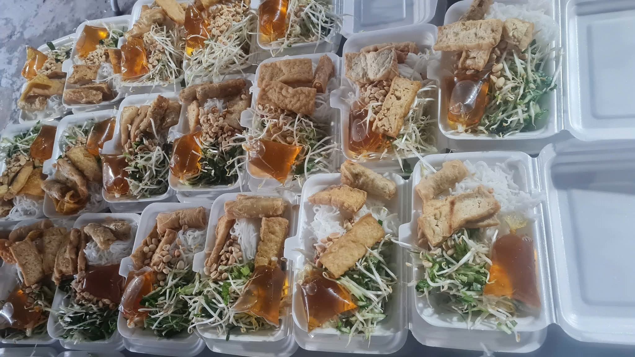 Chia bớt khó khăn cho người bệnh - Ảnh 4.