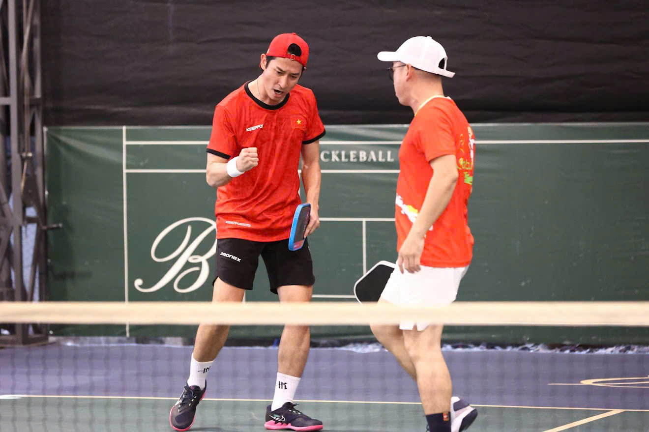 Huy Khánh săn thưởng khủng giải pickleball Newwave Sasa Cup 2025 – Doanh Nhân và Nghệ sĩ