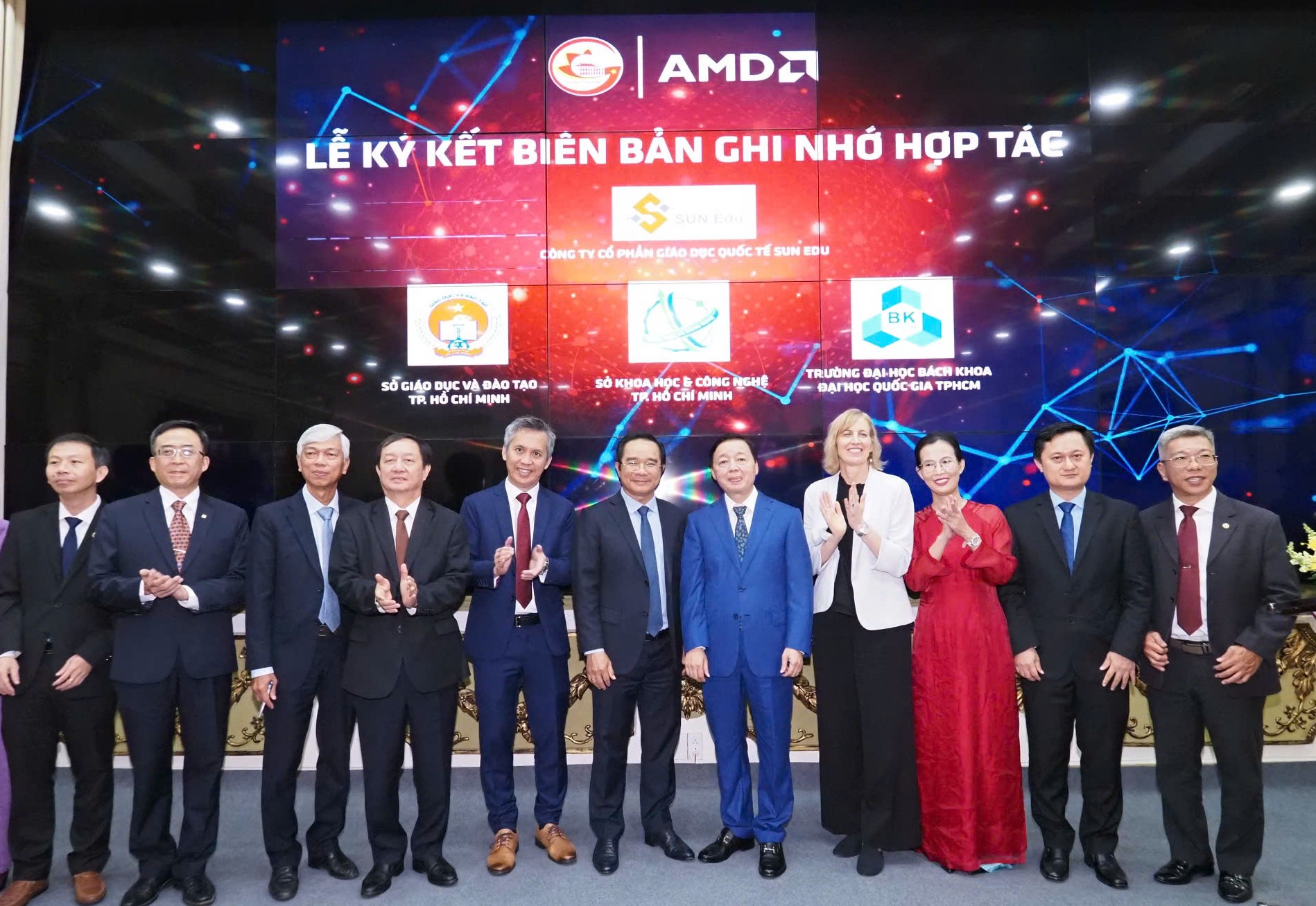 TP.HCM và Tập đoàn AMD ký kết phát triển công nghệ cao và trí tuệ nhân tạo- Ảnh 2. TP.HCM và Tập đoàn AMD ký kết phát triển công nghệ cao và trí tuệ nhân tạo- Ảnh 2.