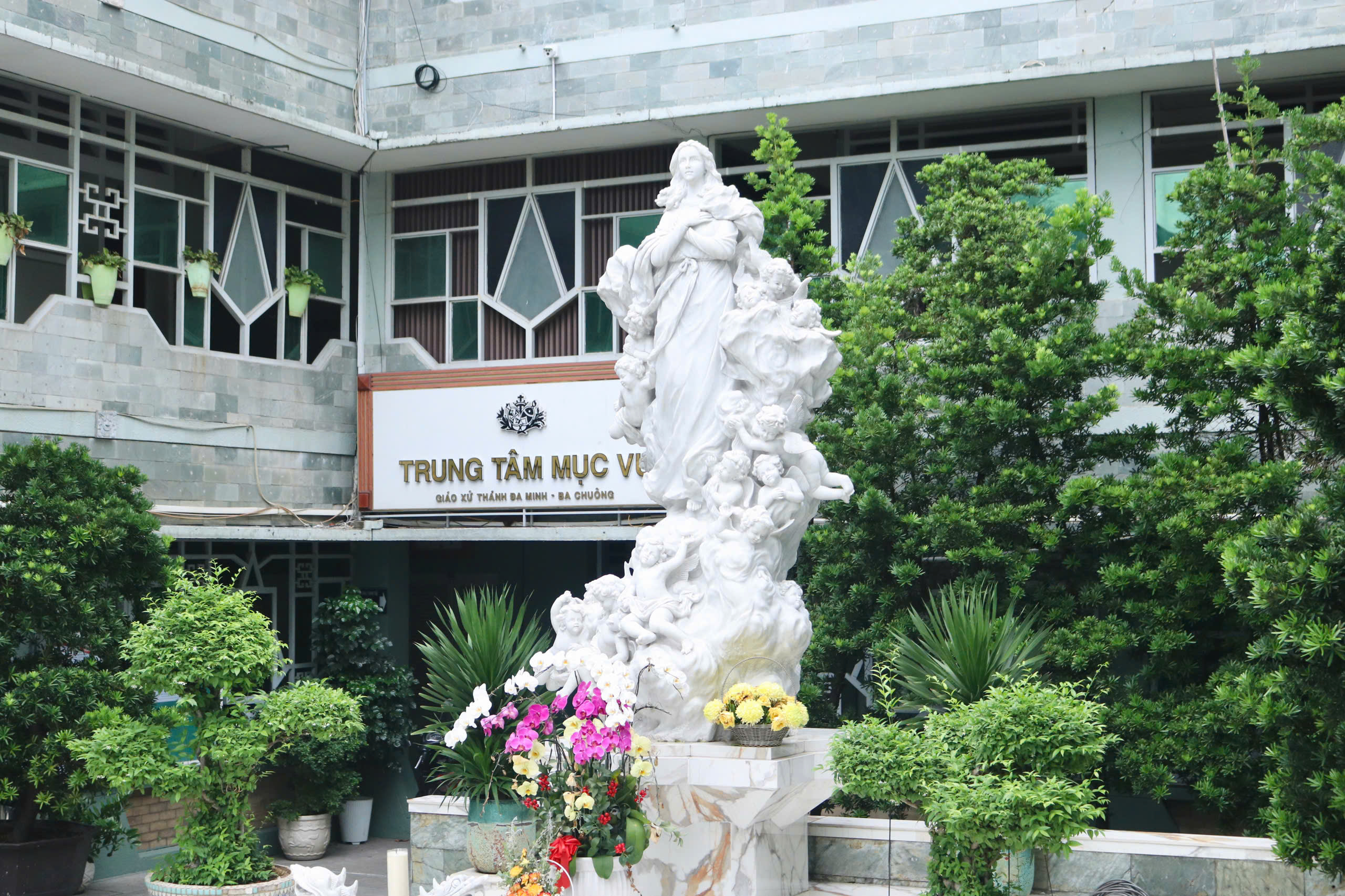 Độc đáo nhà thờ Ba Chuông có kiến trúc giống đình làng ở TP.HCM- Ảnh 8. Độc đáo nhà thờ Ba Chuông có kiến trúc giống đình làng ở TP.HCM- Ảnh 8.