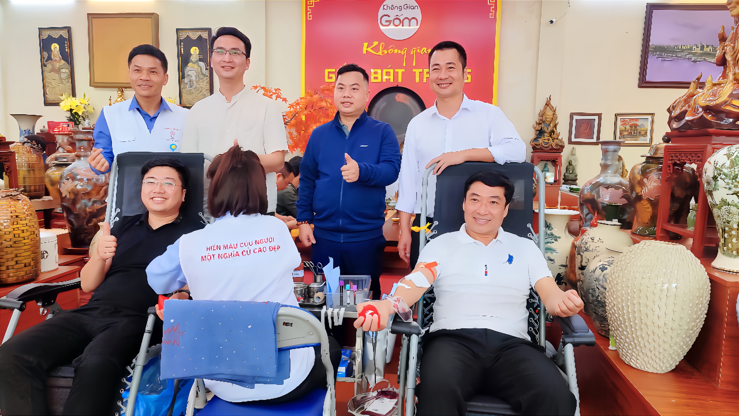 Ấm áp tình người cùng ‘Xuân hồng trên quê gốm’ - Ảnh 4.