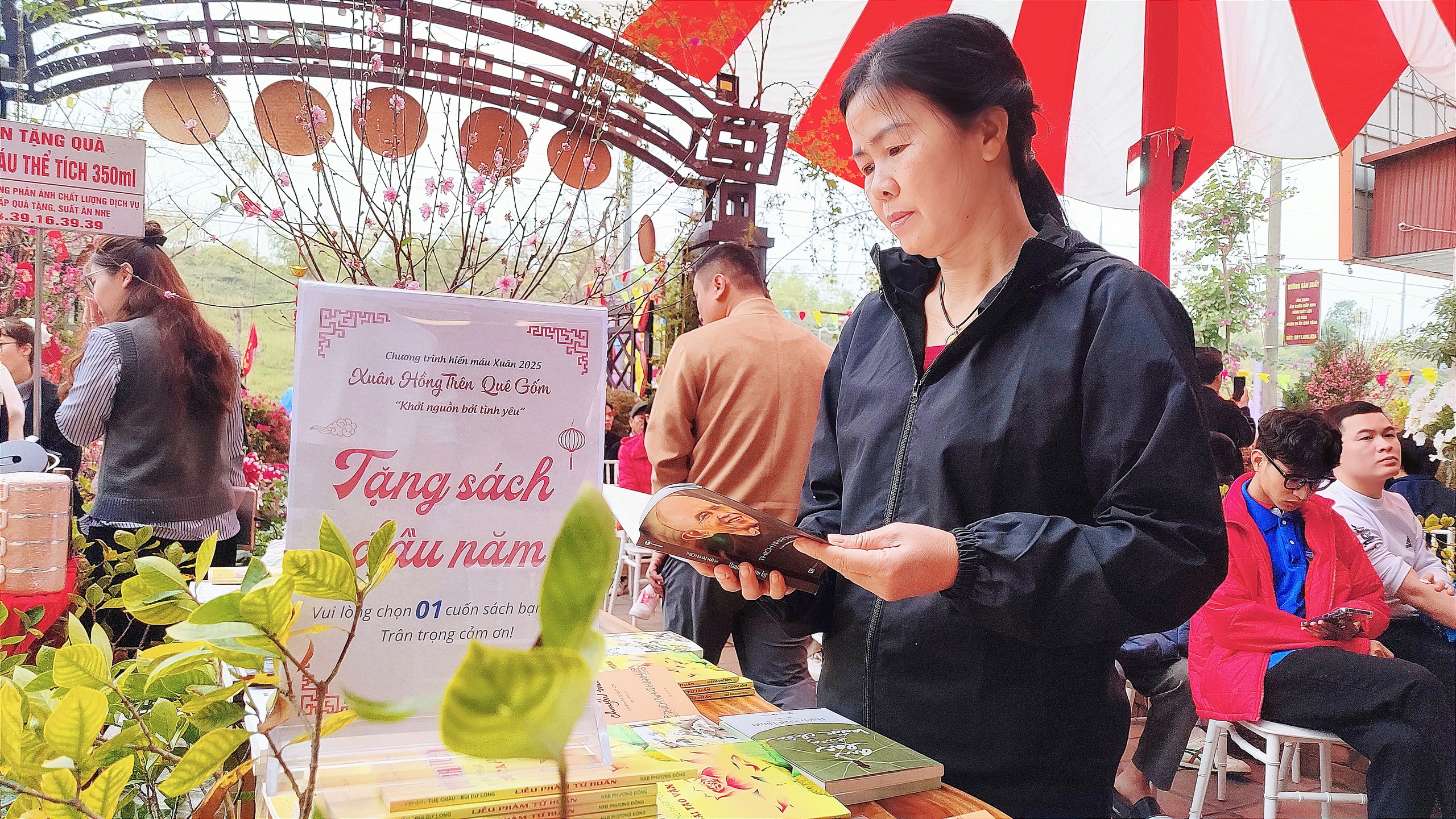 Ấm áp tình người cùng ‘Xuân hồng trên quê gốm’ - Ảnh 6.