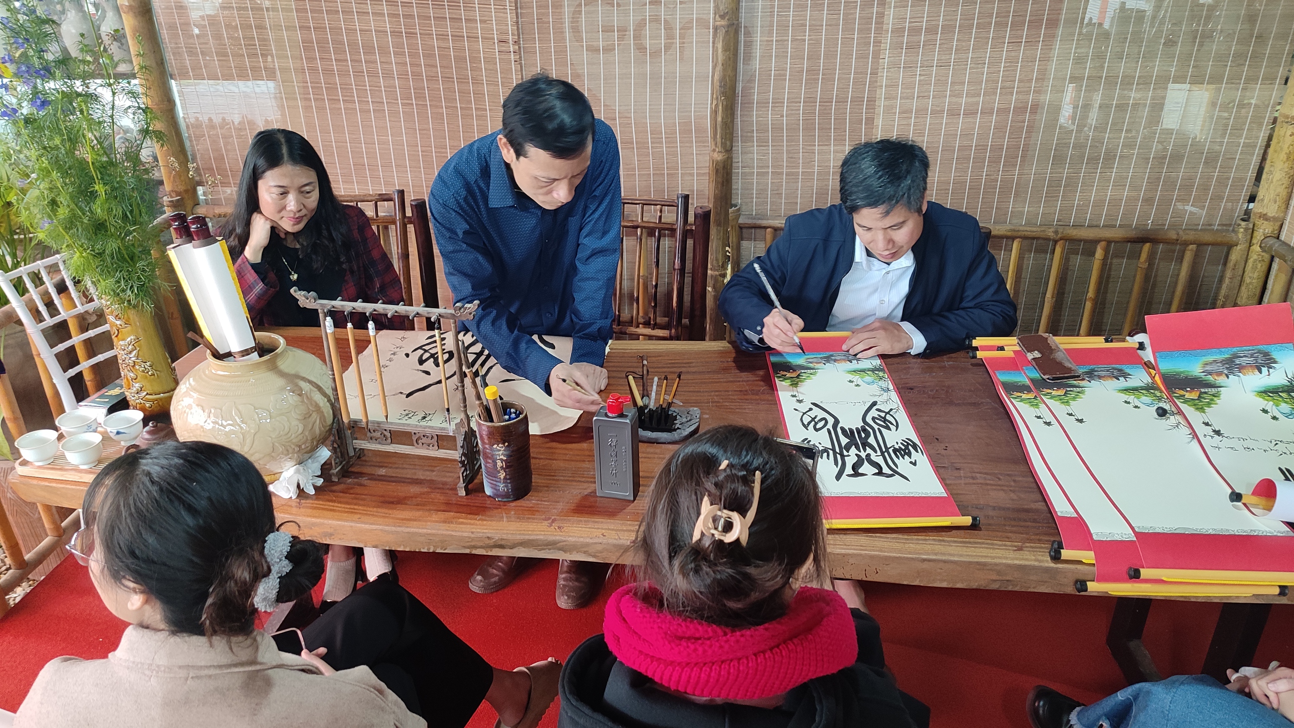 Ấm áp tình người cùng ‘Xuân hồng trên quê gốm’ - Ảnh 7.