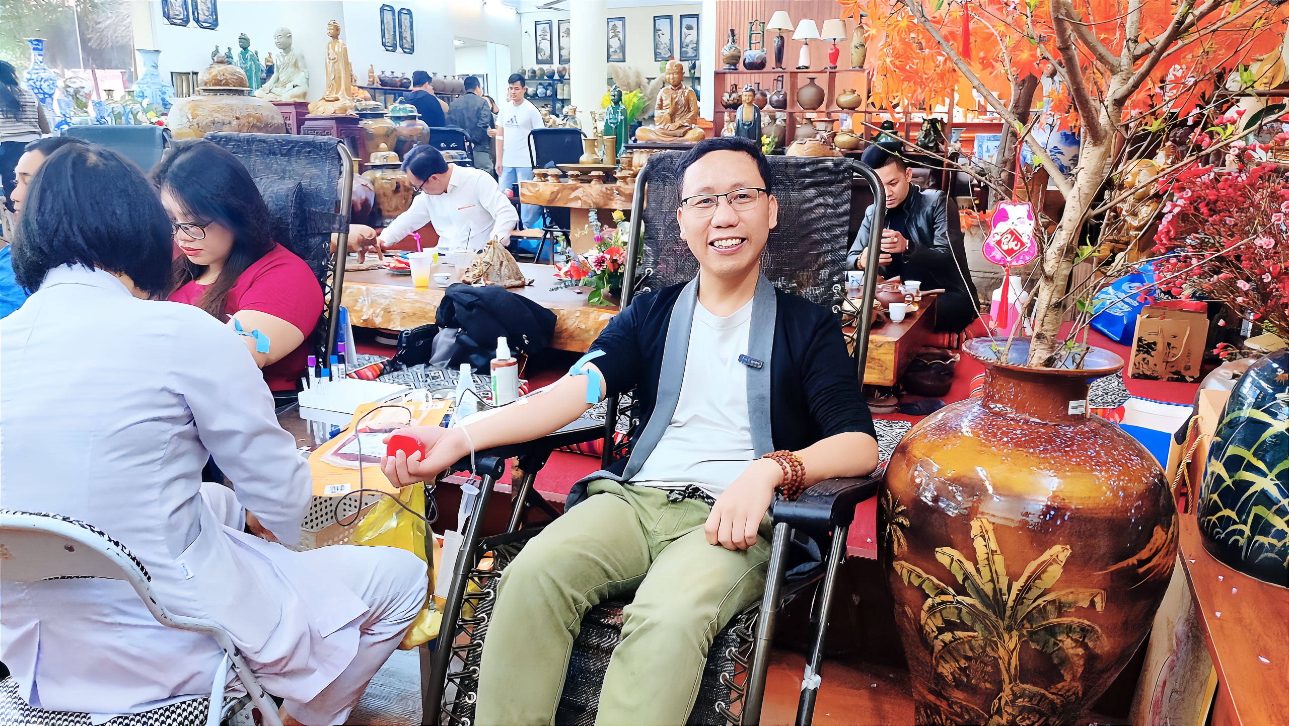 Ấm áp tình người cùng ‘Xuân hồng trên quê gốm’ - Ảnh 8.