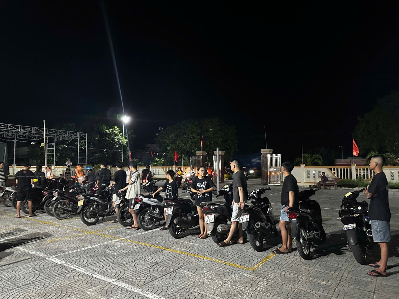 - Ảnh 1. Quảng Bình: Hơn 10 ngày, xử lý 172 trường hợp vi phạm giao thông ở 1 xã - Ảnh 1.