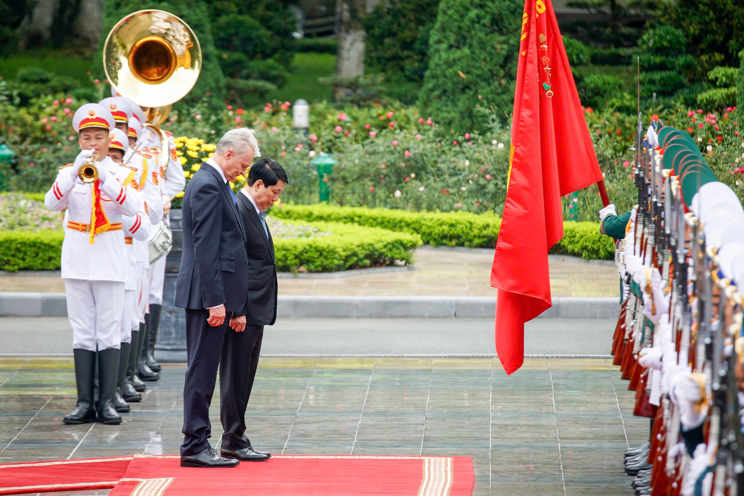 Chủ tịch nước Lương Cường chủ tr&igrave; lễ đ&oacute;n Tổng thống Lithuania thăm ch&iacute;nh thức Việt Nam - Ảnh 3.