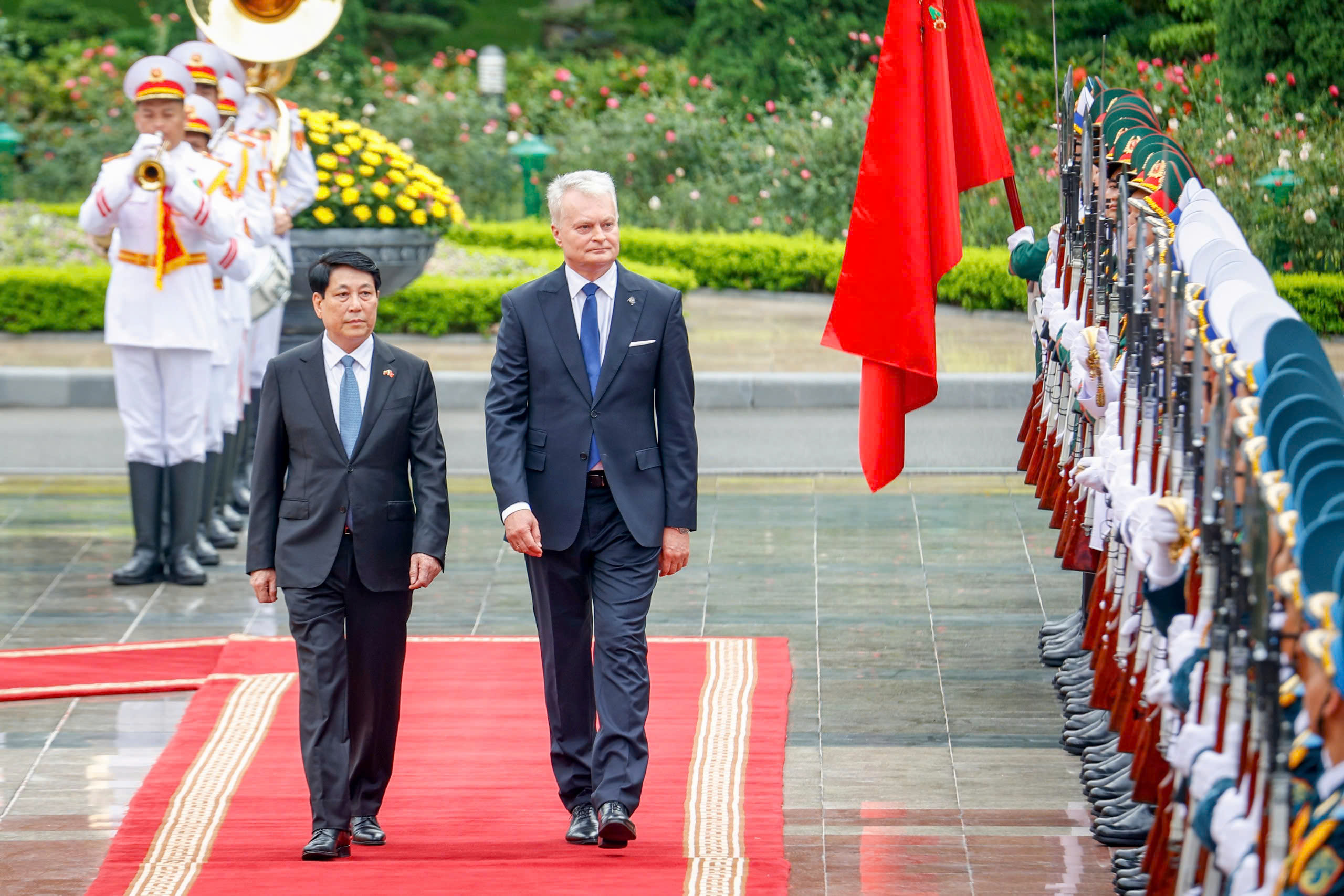 Chủ tịch nước Lương Cường chủ tr&igrave; lễ đ&oacute;n Tổng thống Lithuania thăm ch&iacute;nh thức Việt Nam - Ảnh 4.