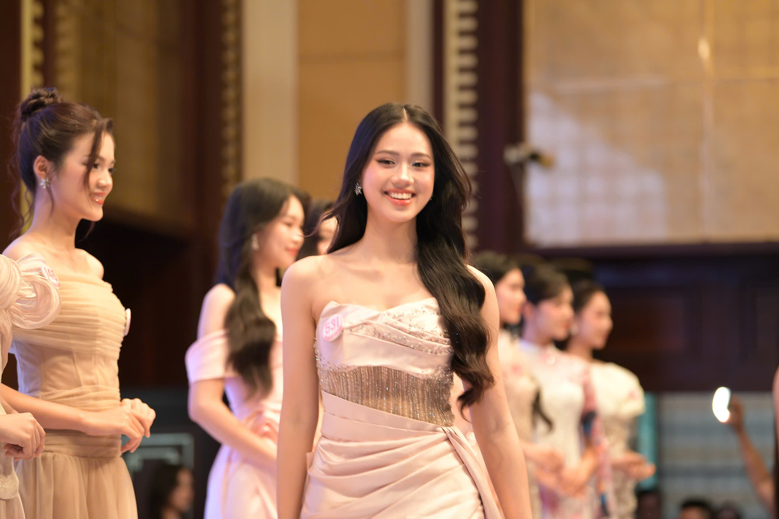 Sau khi tạm hoãn, chung kết Hoa hậu Việt Nam ấn định ngày tổ chức lại- Ảnh 3. Sau khi tạm hoãn, chung kết Hoa hậu Việt Nam ấn định ngày tổ chức lại- Ảnh 3.